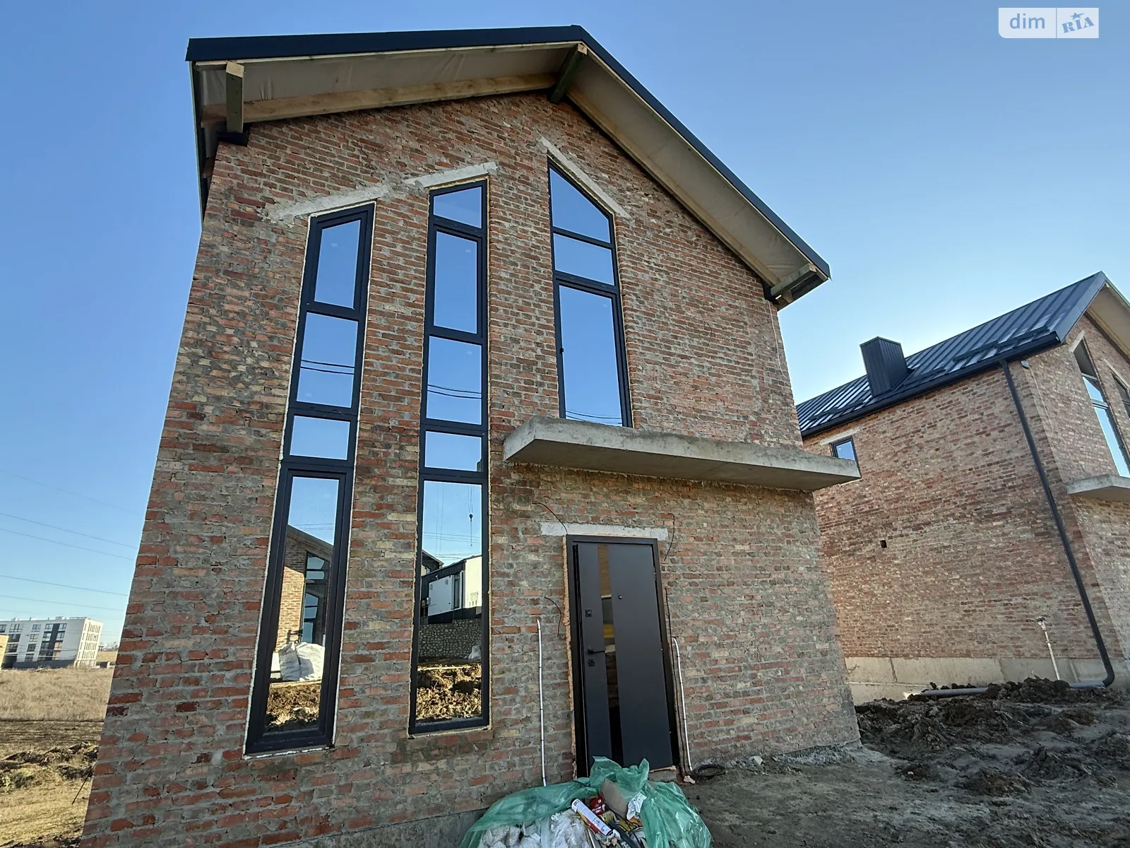 Продается дом на 2 этажа 125 кв. м с садом, цена: 94000 $ - фото 1