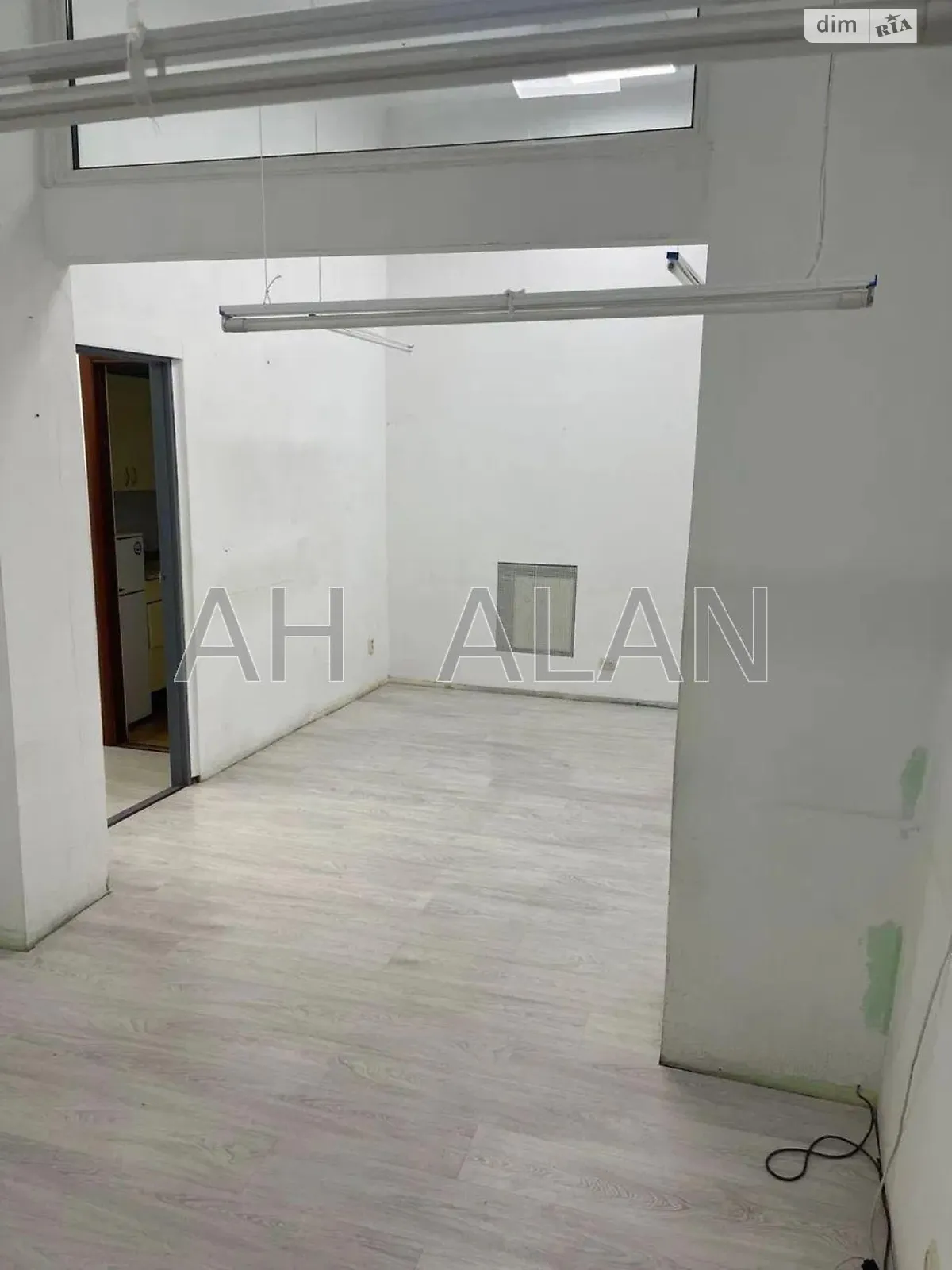 Сдается в аренду офис 75 кв. м в бизнес-центре, цена: 28500 грн - фото 1