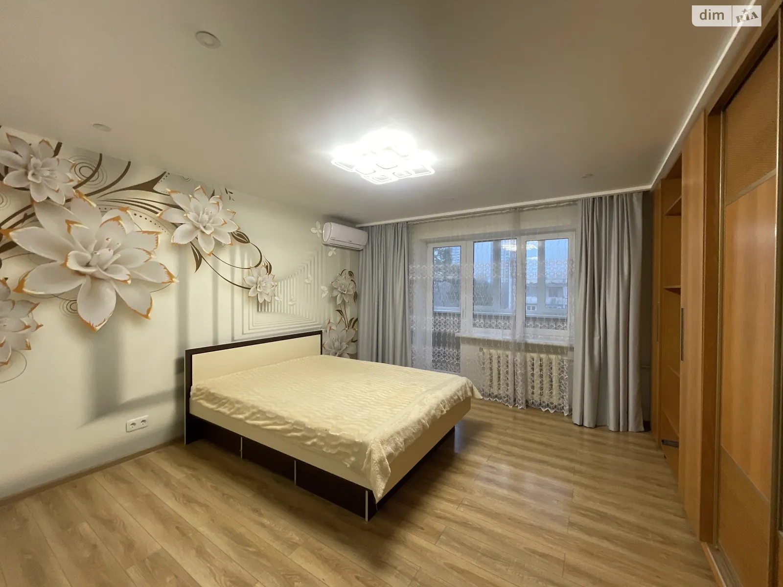 Продается 4-комнатная квартира 80 кв. м в Киеве, ул. Верховинная, 87 - фото 1