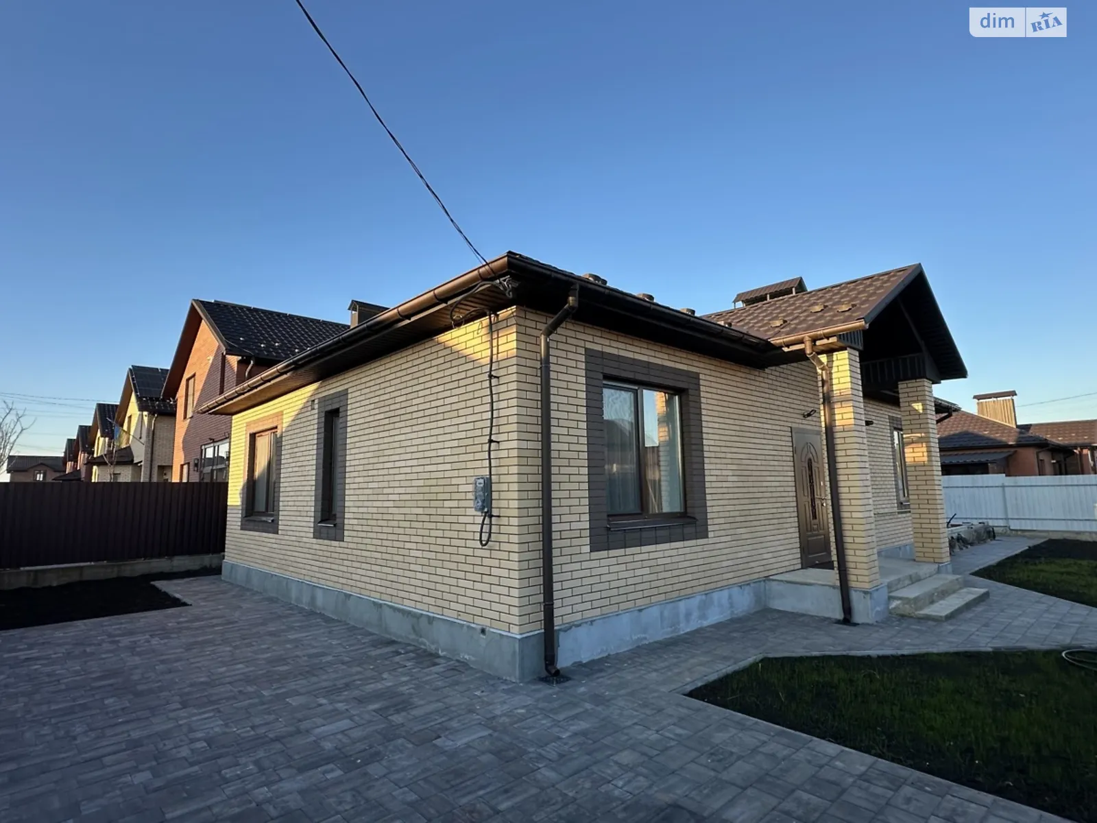 Сдается в аренду одноэтажный дом 100 кв. м с террасой, цена: 1100 $ - фото 1