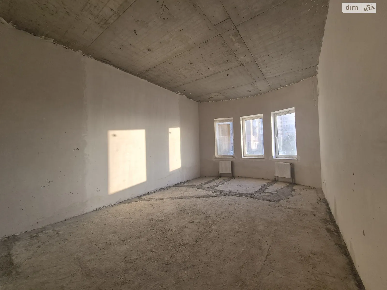 Продается 1-комнатная квартира 57 кв. м в Черноморске, ул. Парусная - фото 1