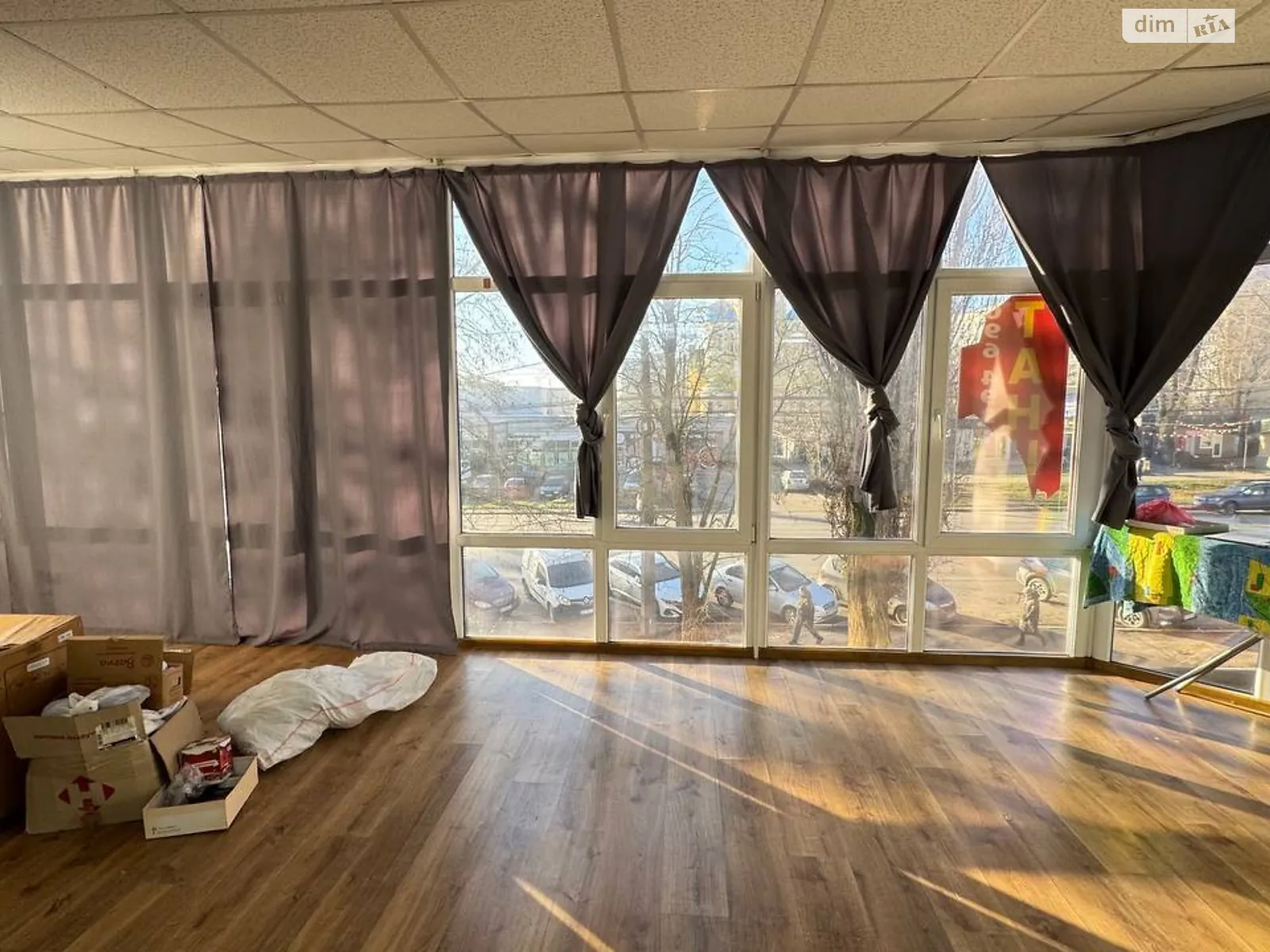 Сдается в аренду офис 76 кв. м в бизнес-центре, цена: 11400 грн - фото 1