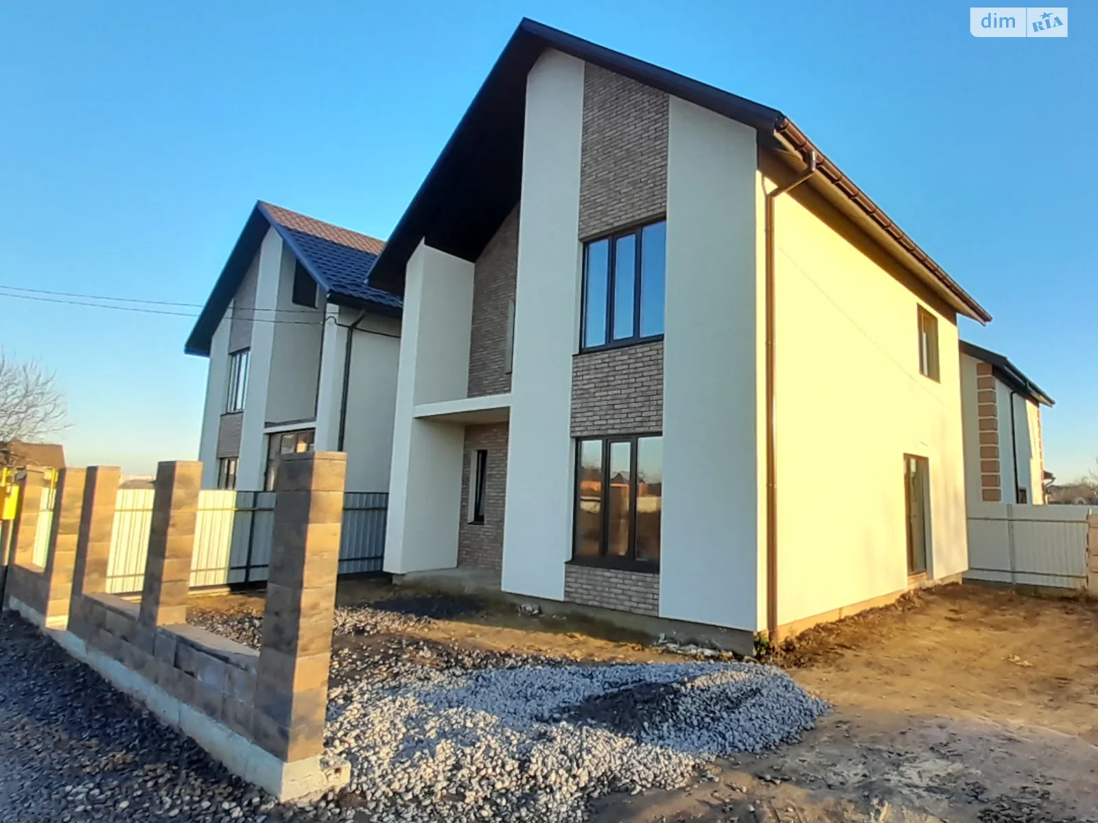 Продается дом на 2 этажа 120 кв. м с беседкой, цена: 90000 $ - фото 1