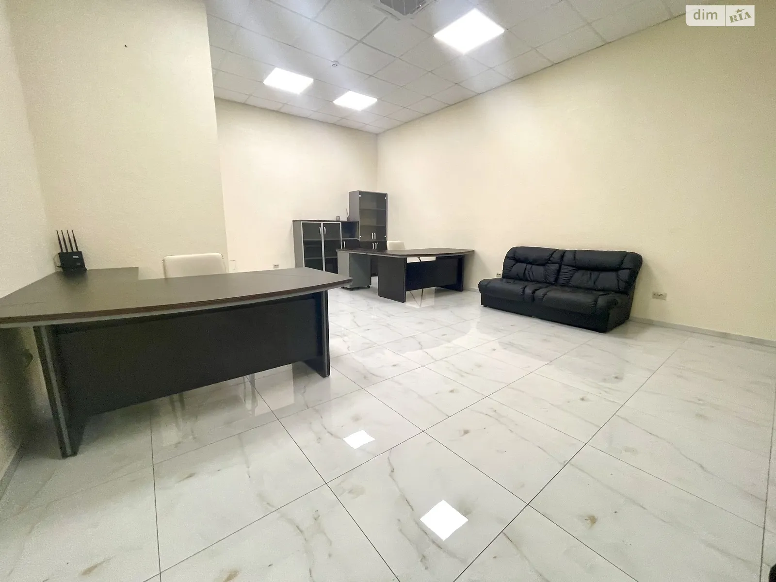 Продается офис 36.5 кв. м в бизнес-центре, цена: 84000 $ - фото 1