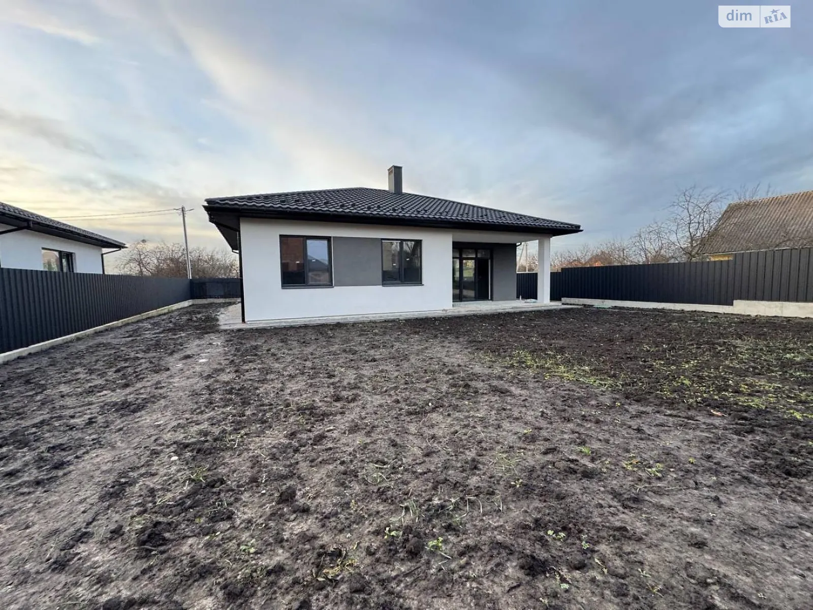 Продается одноэтажный дом 110 кв. м с участком, цена: 130000 $ - фото 1