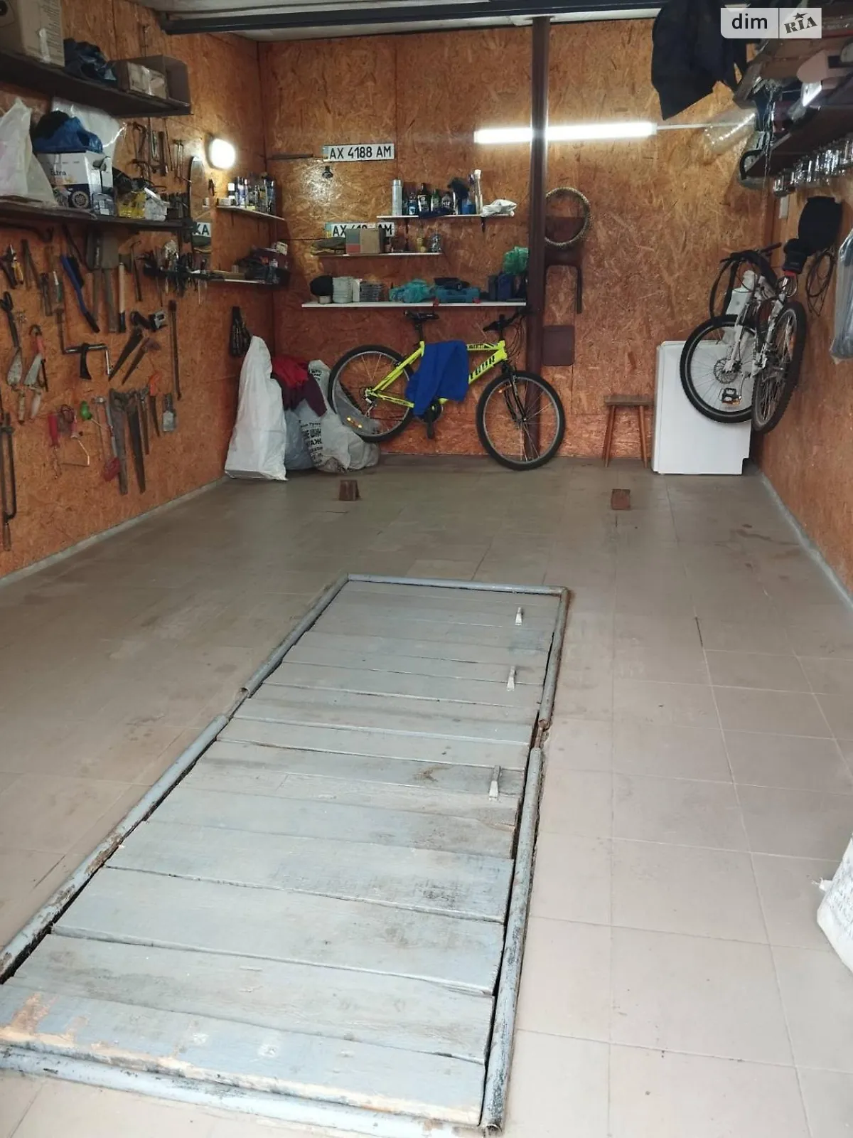 Продается место в гаражном кооперативе под легковое авто на 21 кв. м, цена: 7500 $ - фото 1