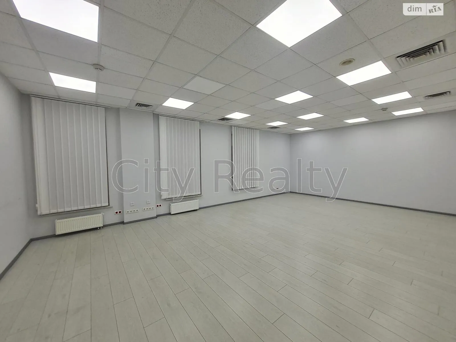 Сдается в аренду офис 654.56 кв. м в бизнес-центре, цена: 11782 $ - фото 1