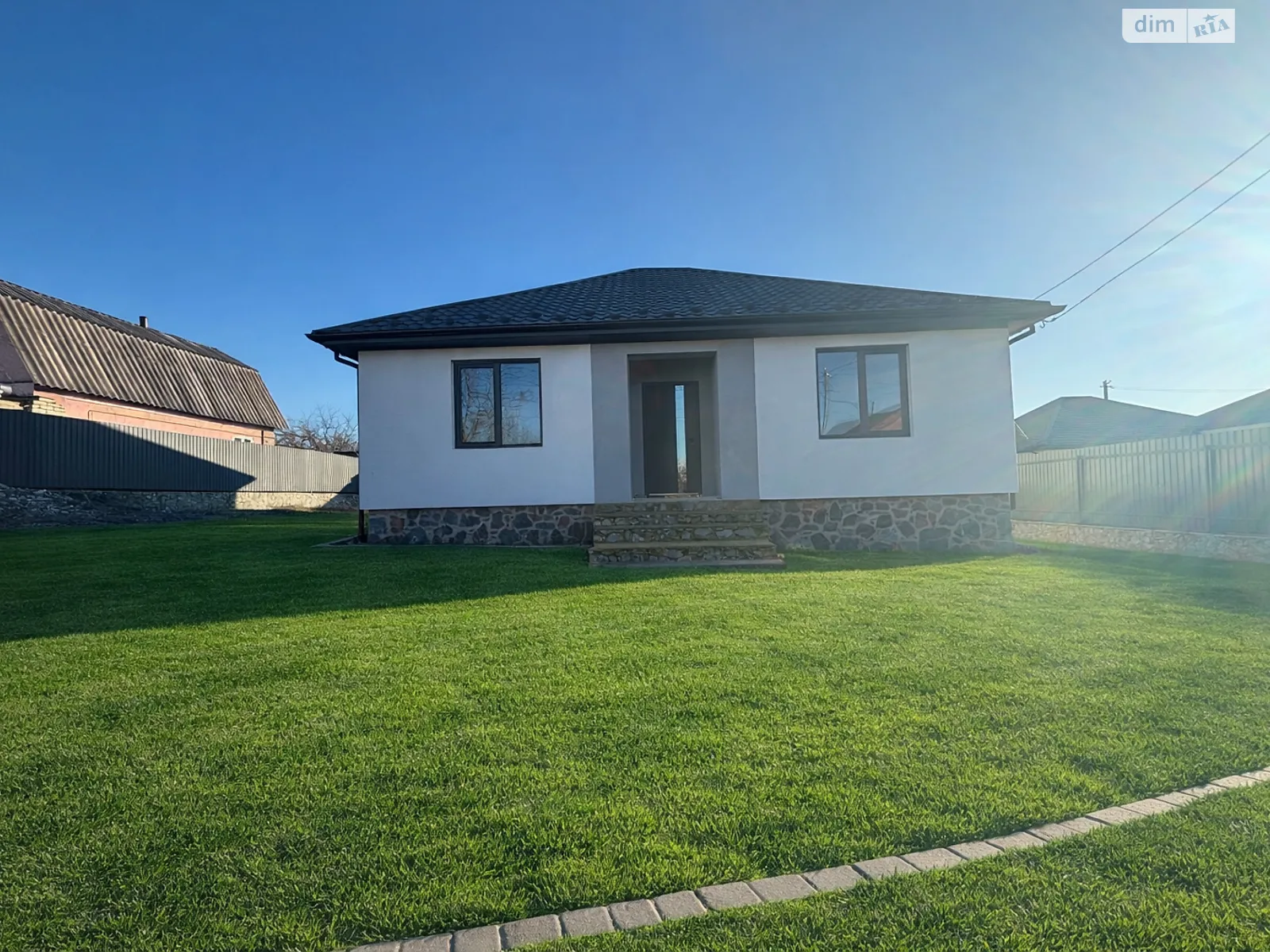 Продается одноэтажный дом 100 кв. м с гаражом, цена: 69000 $ - фото 1