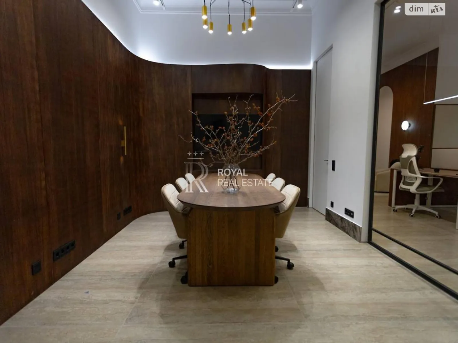 Продается офис 119.6 кв. м в бизнес-центре, цена: 460000 $ - фото 1