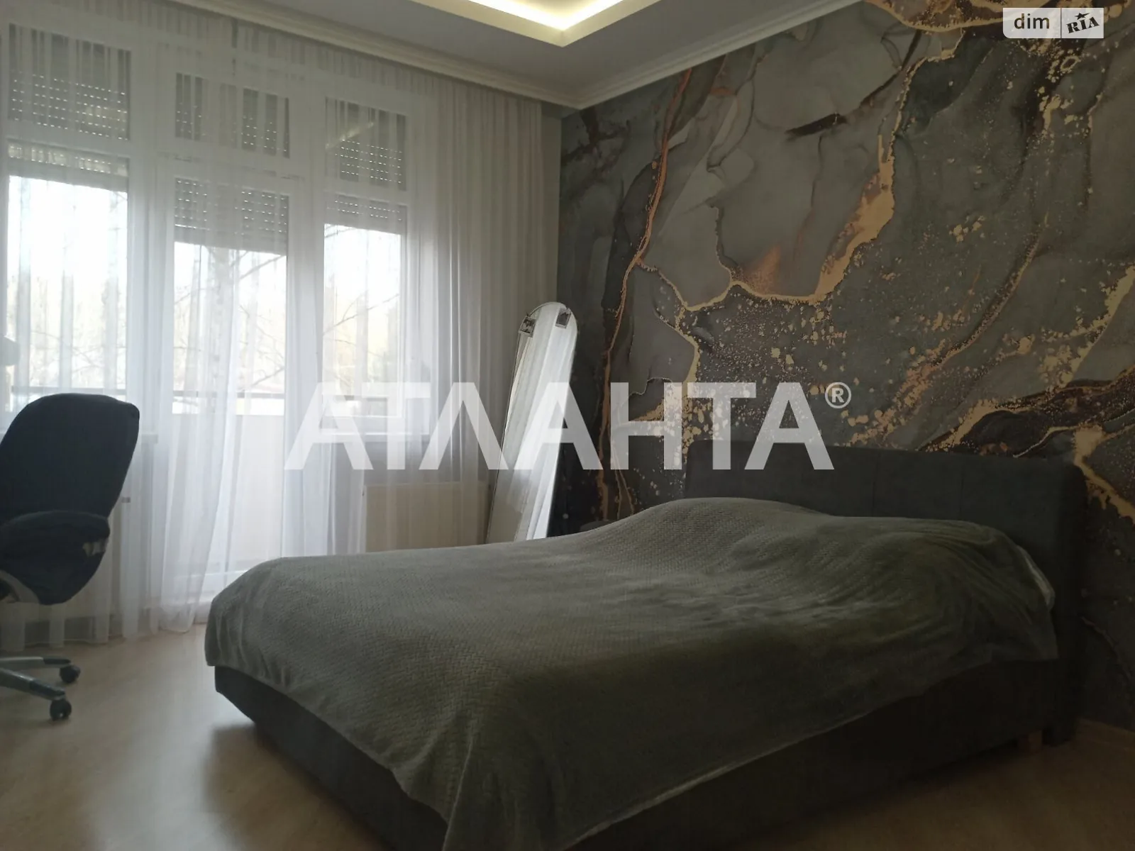 Продается 3-комнатная квартира 89.9 кв. м в Ужгороде, ул. Хиры Александра - фото 1