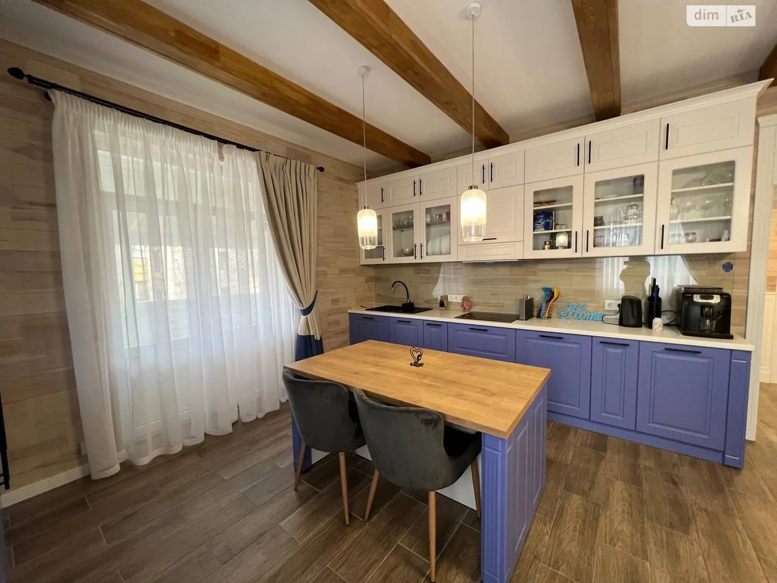 Продается дом на 3 этажа 250 кв. м с мансардой, цена: 175000 $ - фото 1