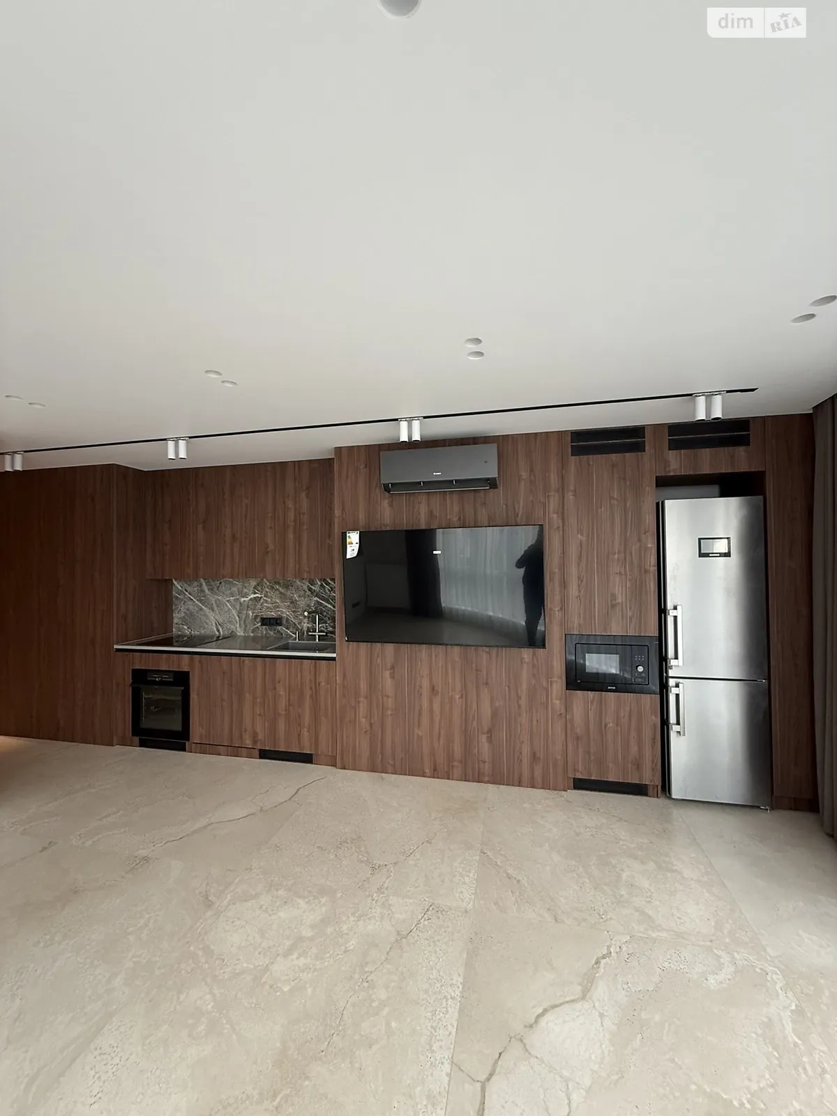 Сдается в аренду 3-комнатная квартира 105 кв. м в, цена: 1300 $ - фото 1