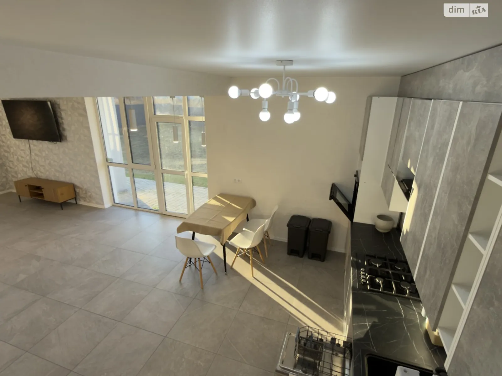 Сдается в аренду дом на 2 этажа 200 кв. м с верандой, цена: 1797 $ - фото 1