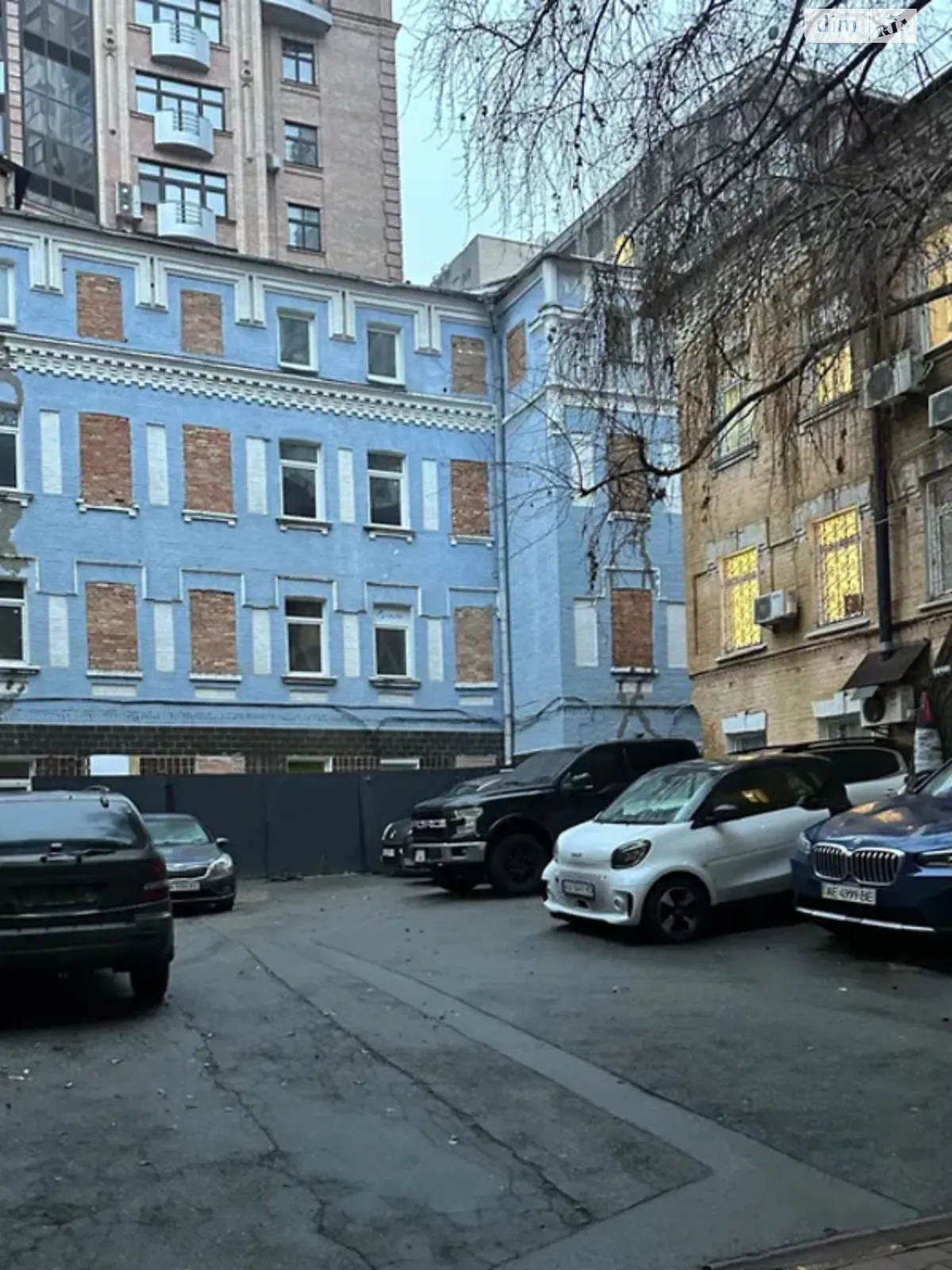 Сдается в аренду офис 120 кв. м в бизнес-центре, цена: 1800 $ - фото 1