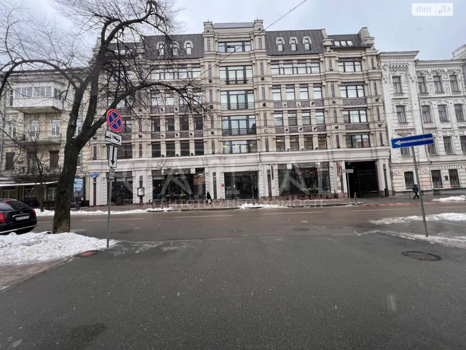 Сдается в аренду офис 600 кв. м в бизнес-центре, цена: 12600 $ - фото 1