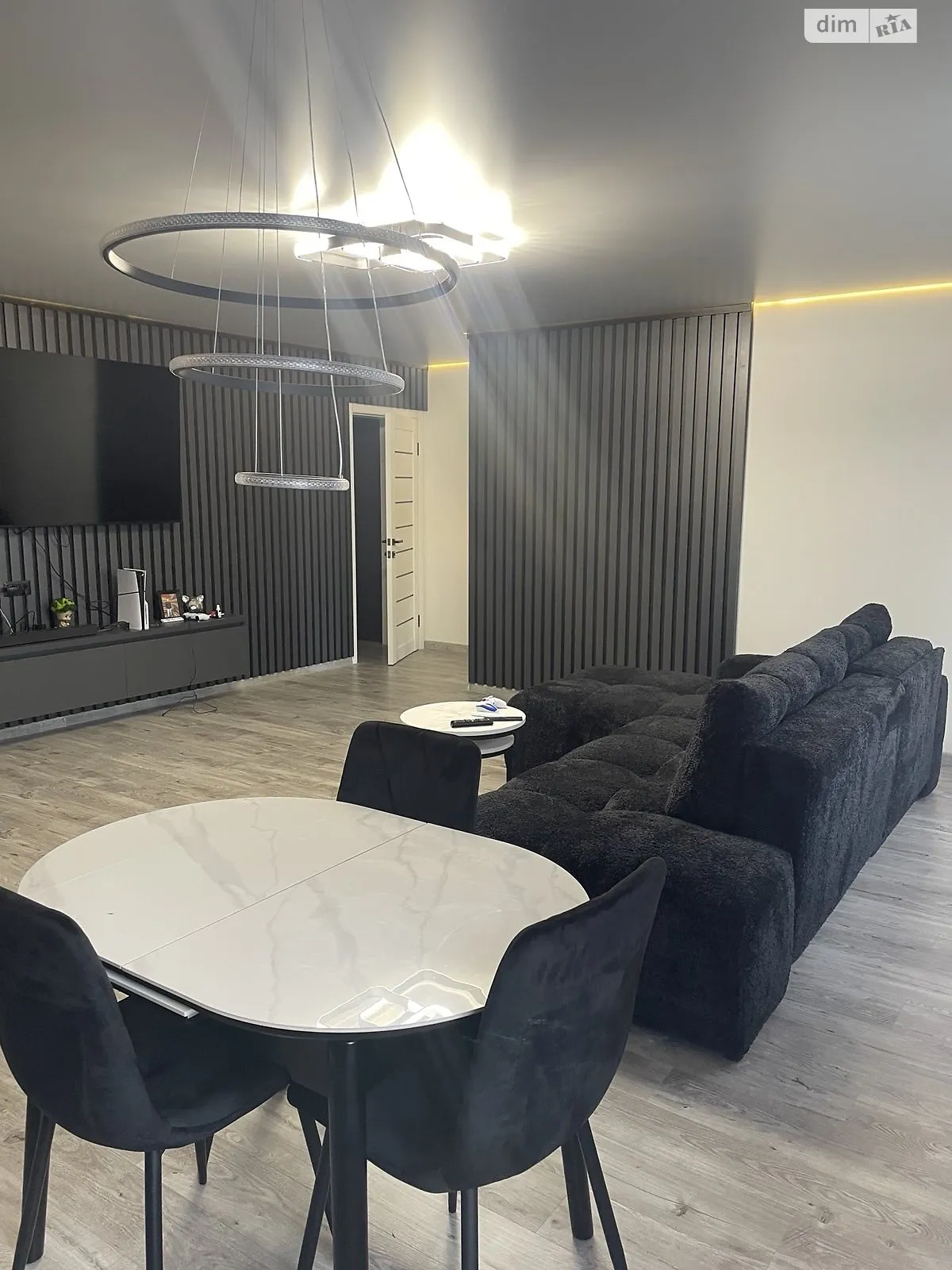 Продается 2-комнатная квартира 69.2 кв. м в Лубнах, просп. Владимирский (Советская ул.), 61 - фото 1