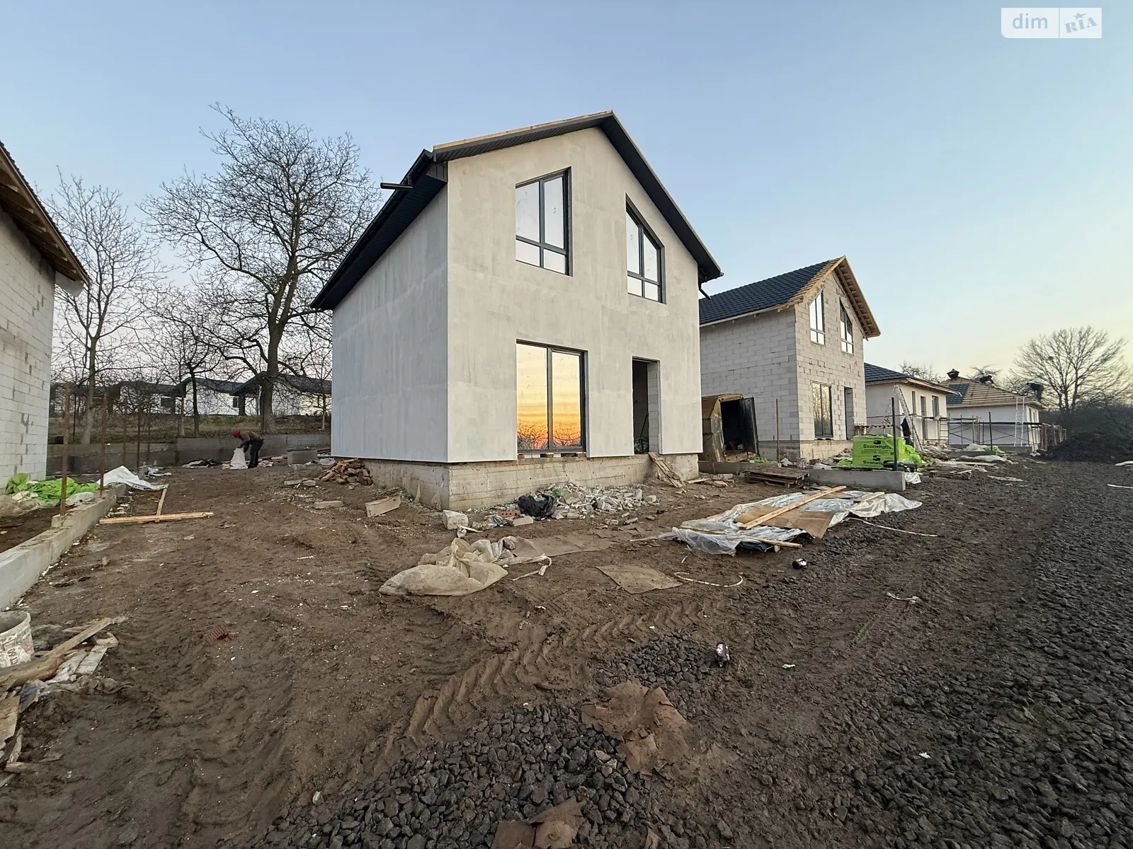 Продается дом на 2 этажа 100 кв. м с камином, цена: 67900 $ - фото 1