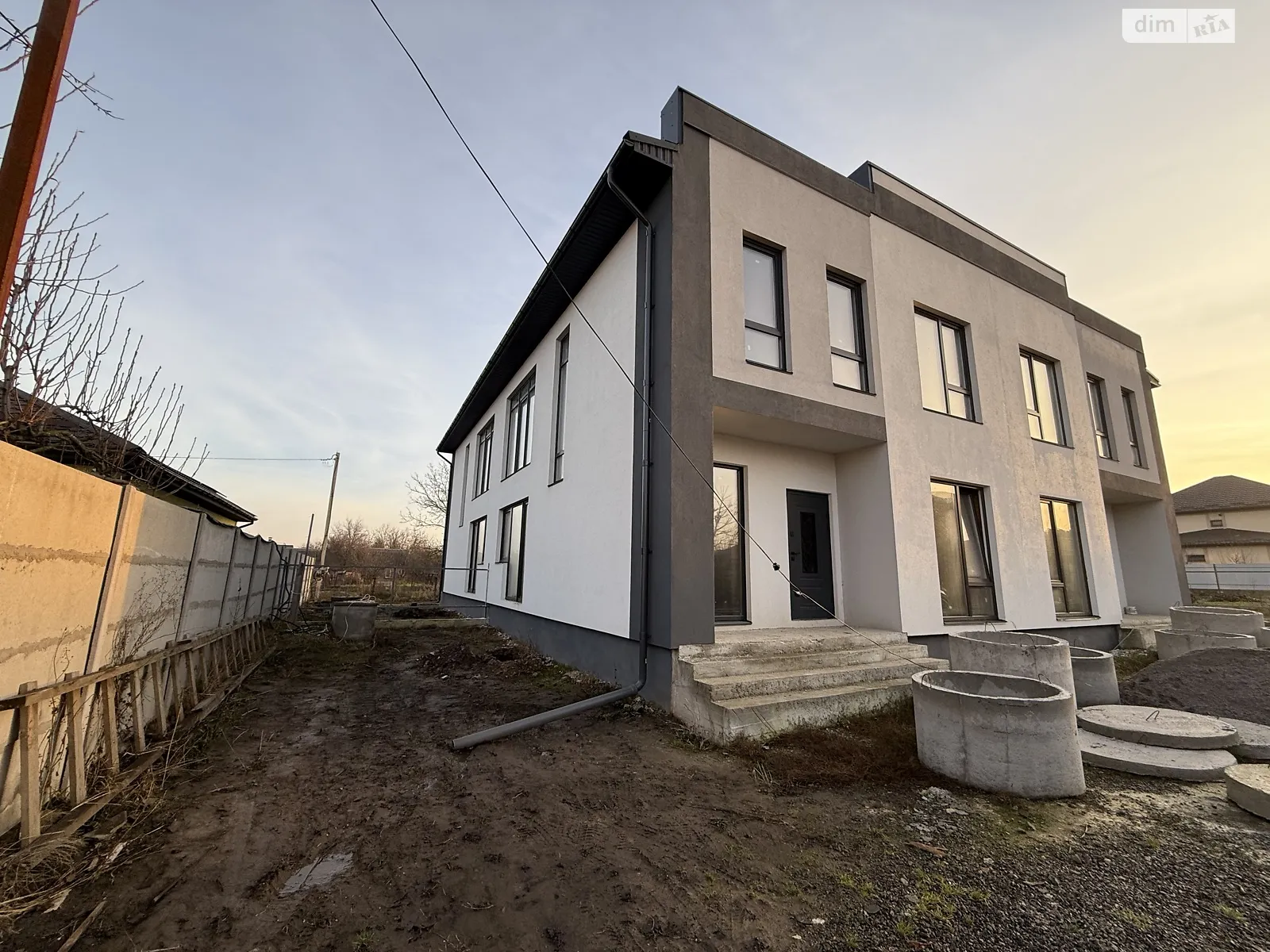 Продается дом на 2 этажа 112 кв. м с балконом, цена: 85000 $ - фото 1