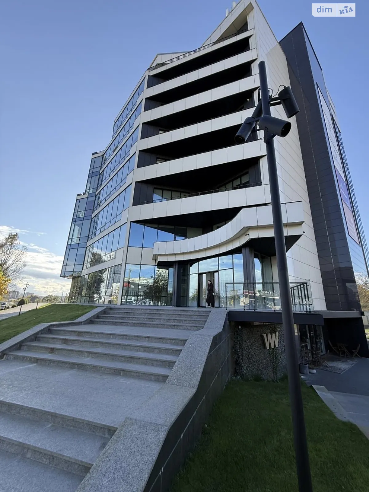 Сдается в аренду офис 53.9 кв. м в бизнес-центре, цена: 18865 грн - фото 1