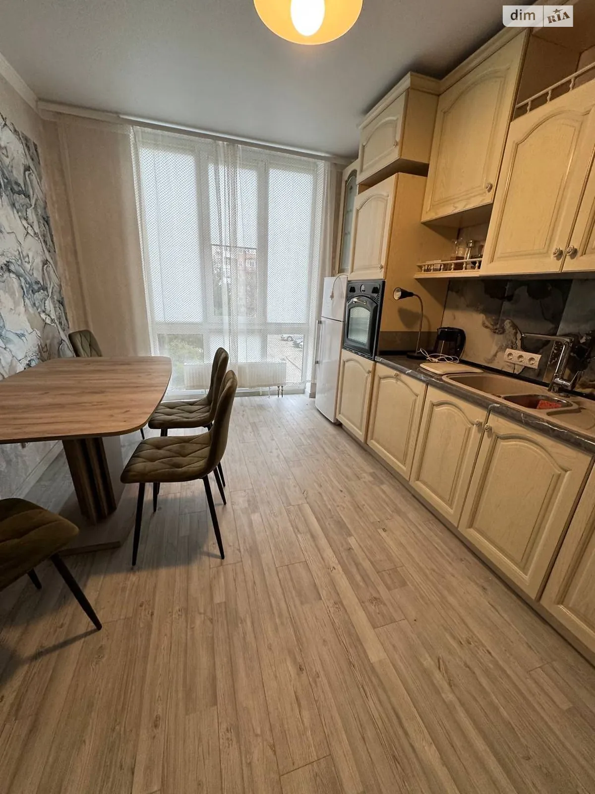 Сдается в аренду 1-комнатная квартира 45 кв. м в Черноморске, ул. Парусная, 1 - фото 1