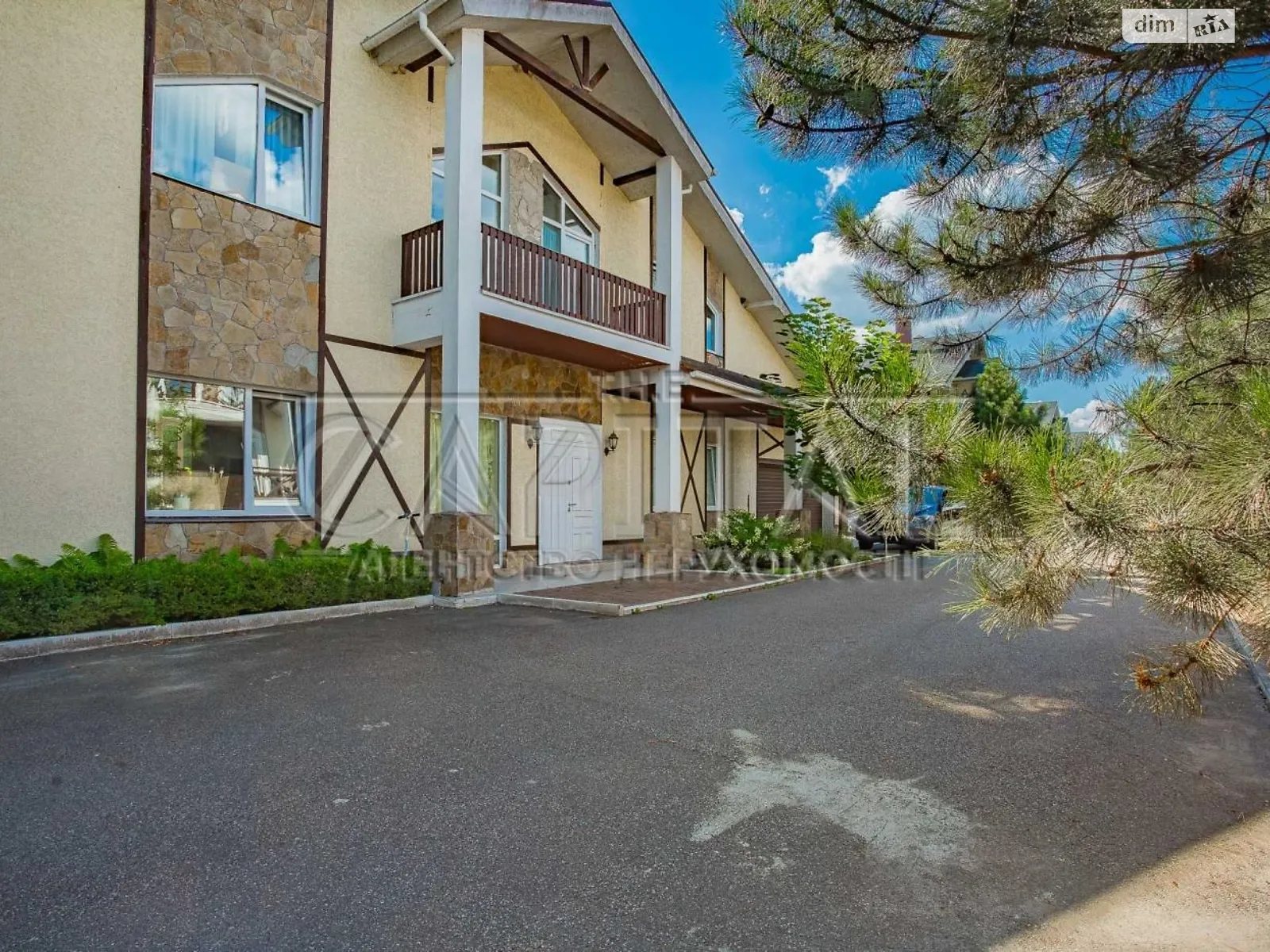 Продается дом на 2 этажа 289.5 кв. м с участком, цена: 435000 $ - фото 1