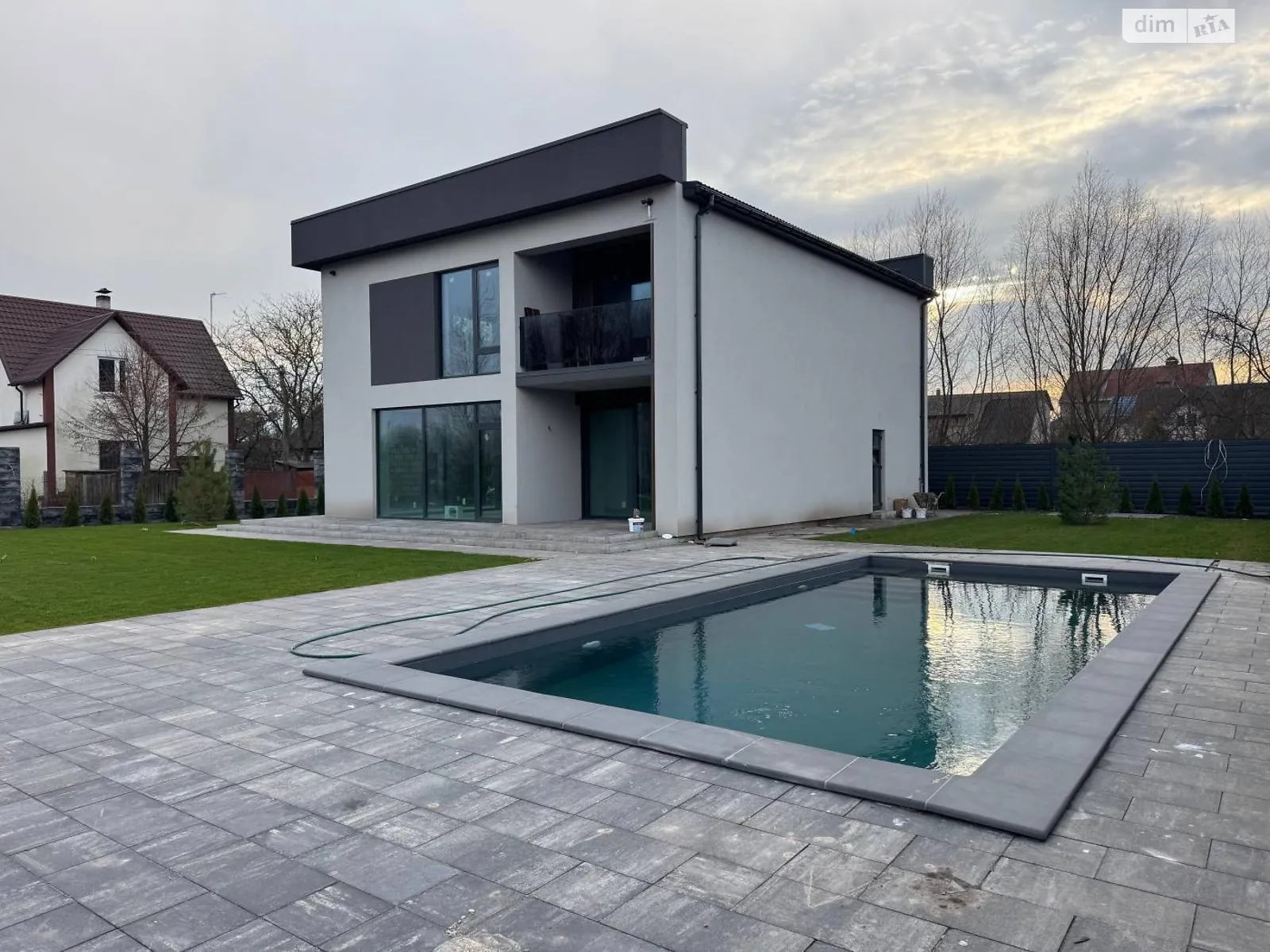 Продается дом на 2 этажа 185 кв. м с балконом, цена: 350000 $ - фото 1