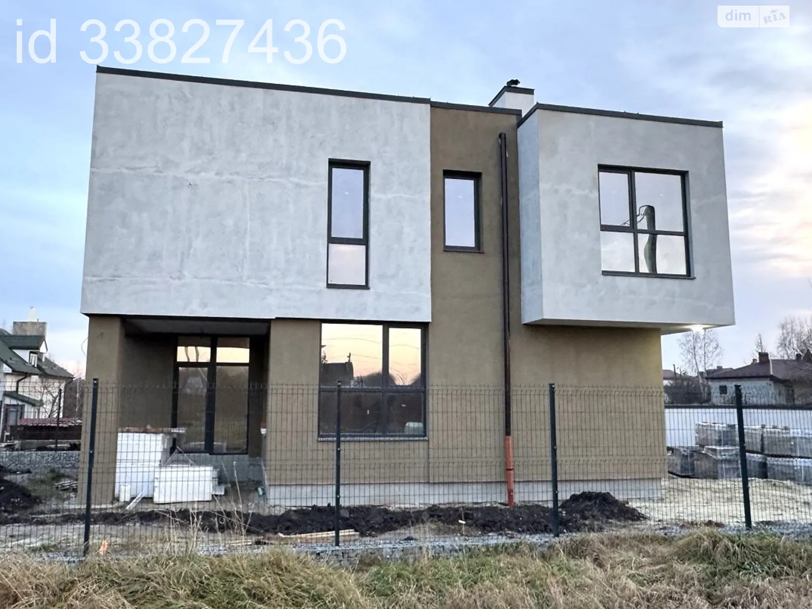 Продается дом на 2 этажа 138 кв. м с садом, цена: 165000 $ - фото 1