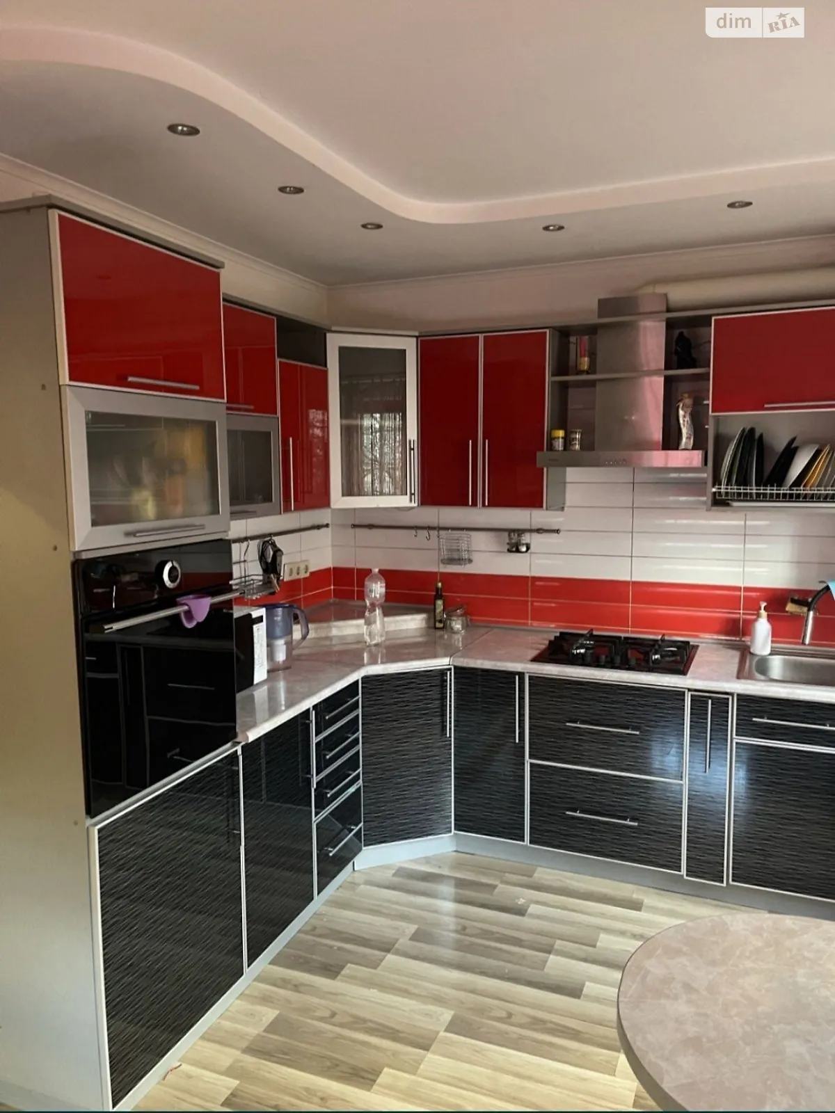 Сдается в аренду дом на 2 этажа 150 кв. м с садом, цена: 800 $ - фото 1