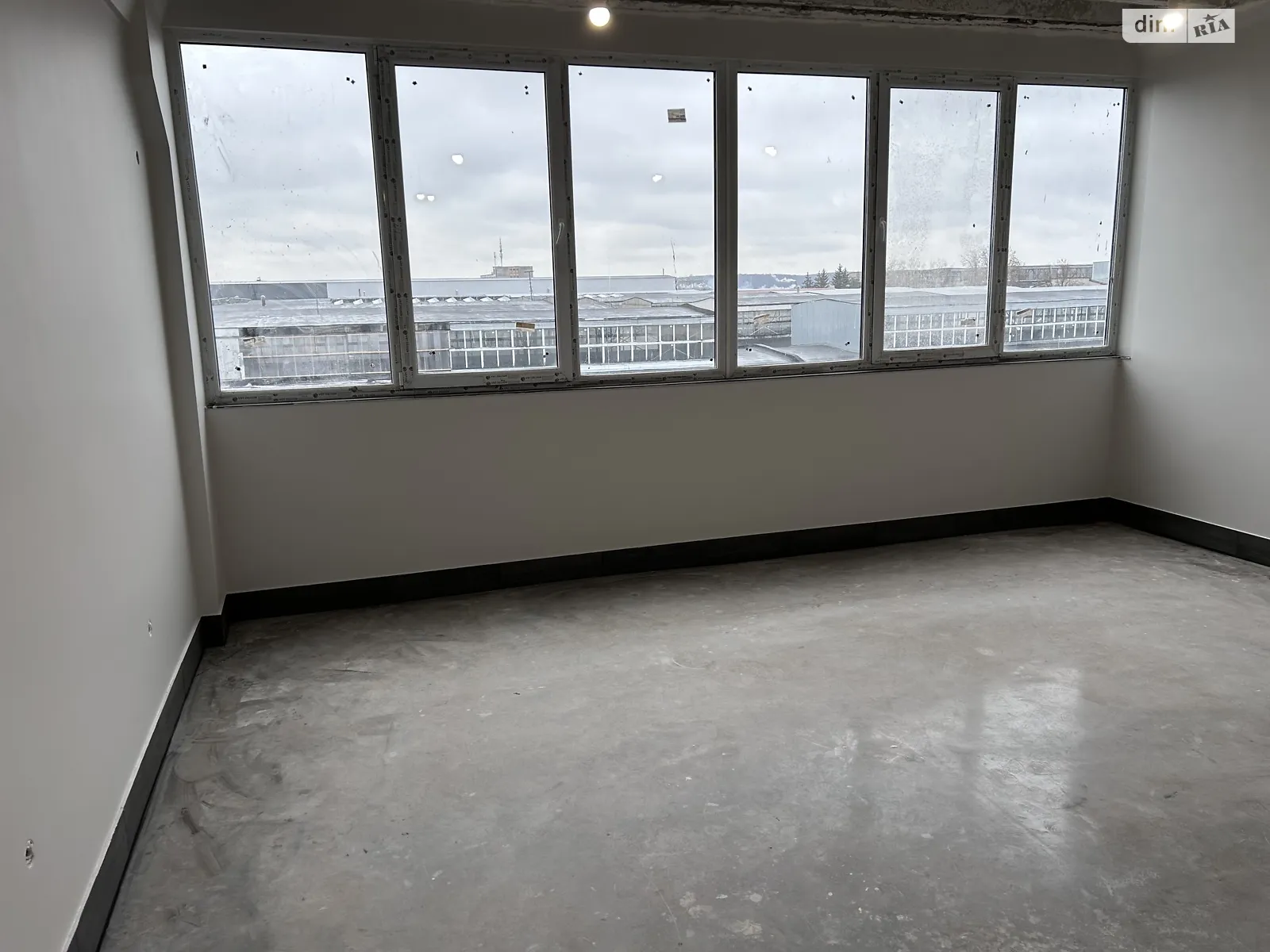 Сдается в аренду офис 35 кв. м в бизнес-центре, цена: 5250 грн - фото 1