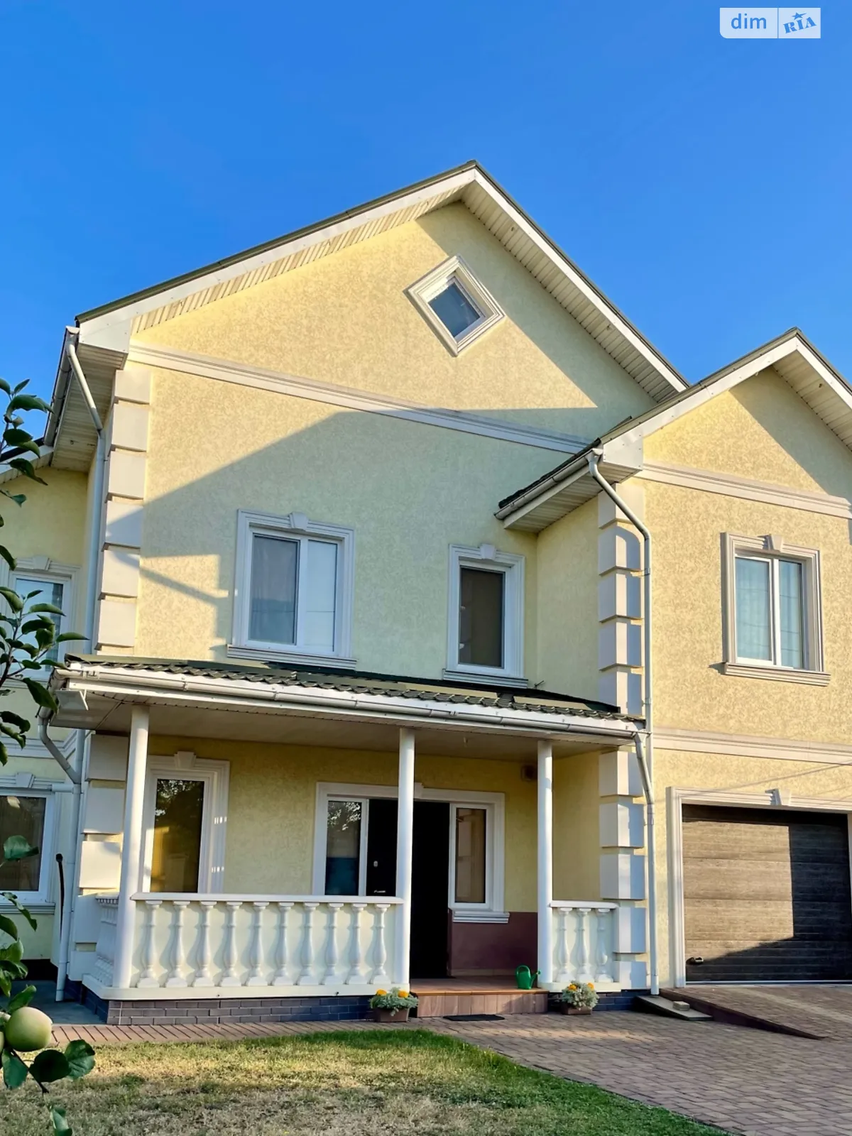 Продается дом на 2 этажа 221 кв. м с баней/сауной, цена: 190000 $ - фото 1