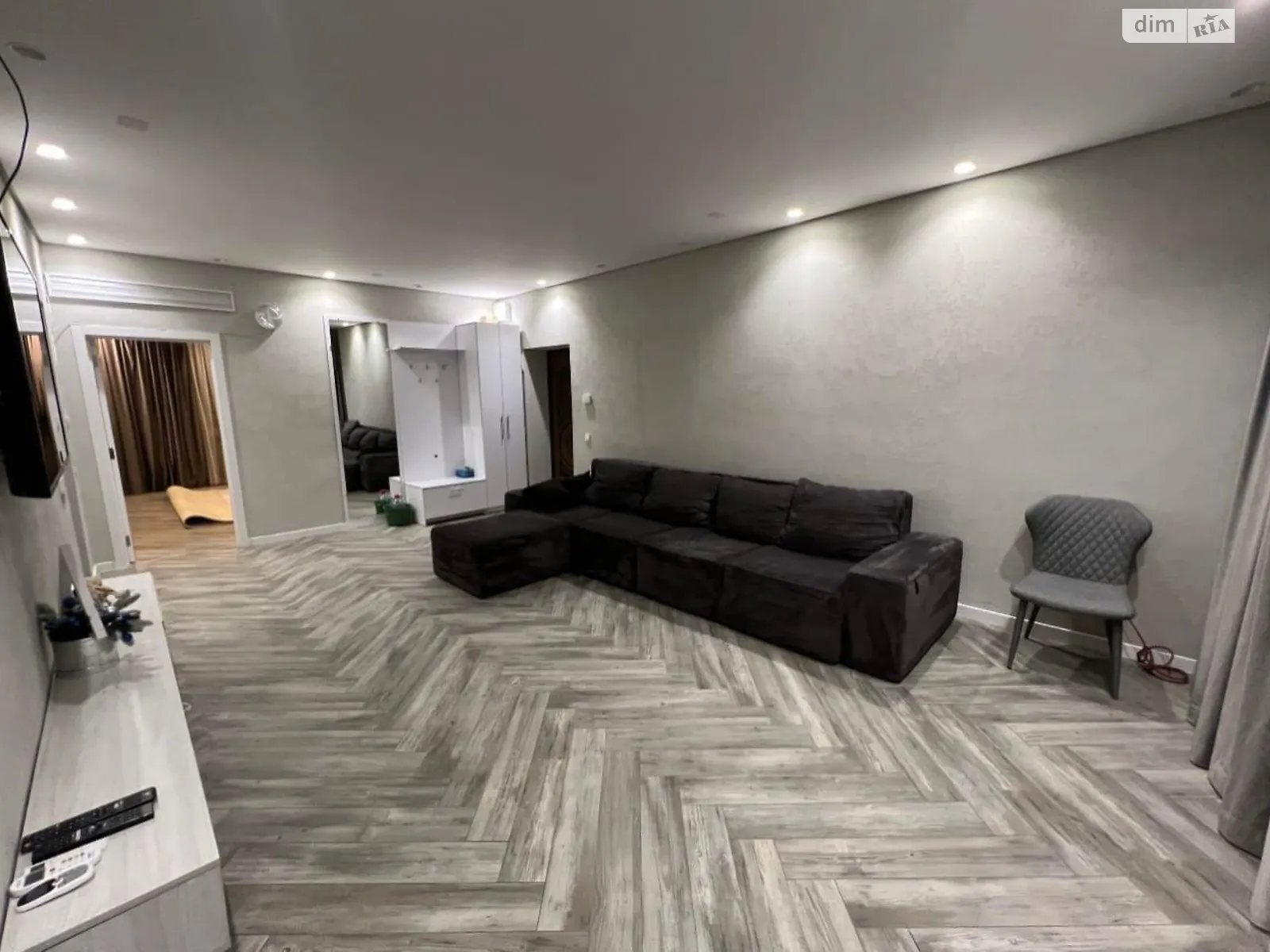 Продается 3-комнатная квартира 118 кв. м в Мукачеве, ул. Даниила Апостола, 8 - фото 1