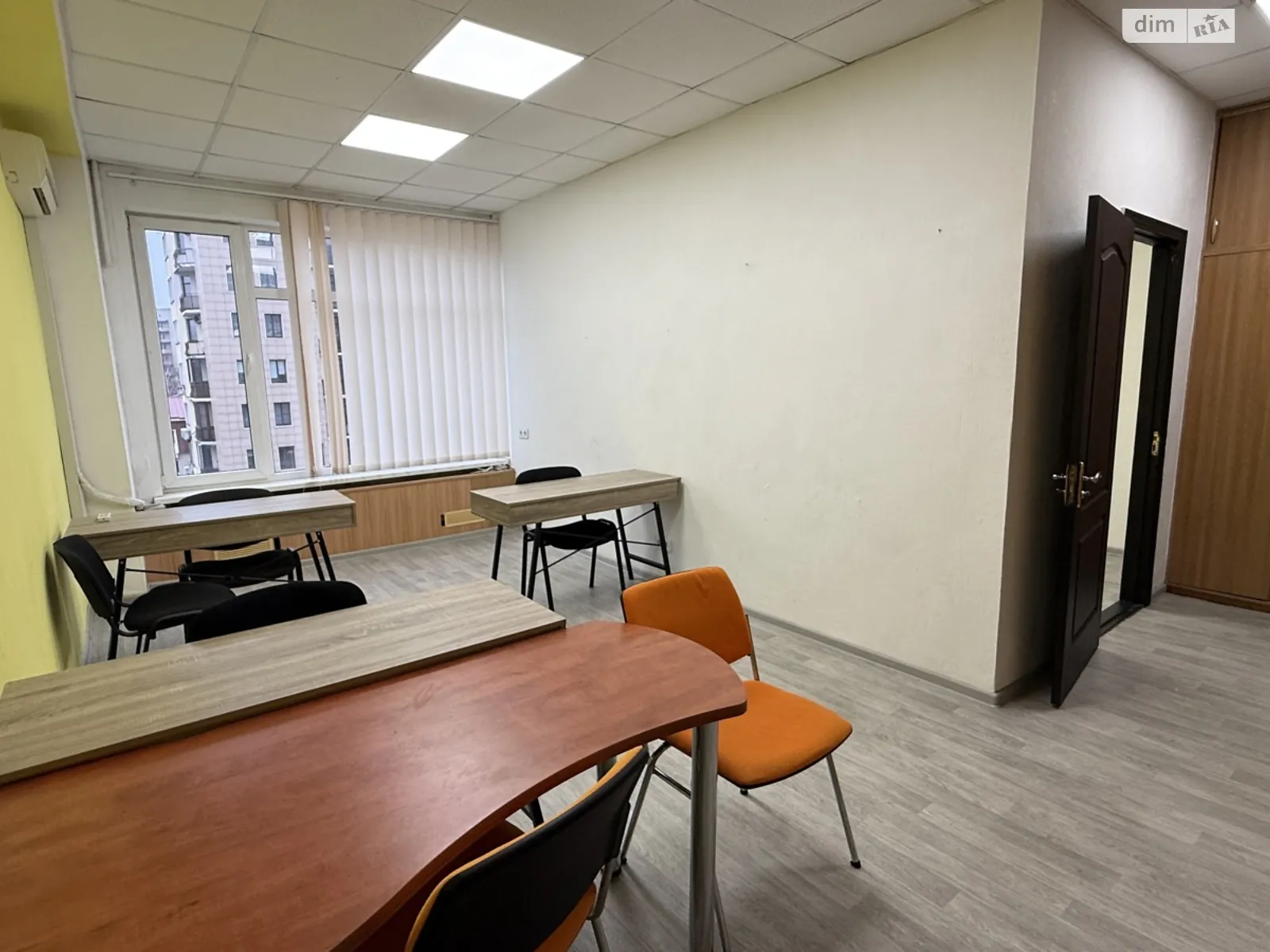 Сдается в аренду офис 40 кв. м в бизнес-центре, цена: 12000 грн - фото 1