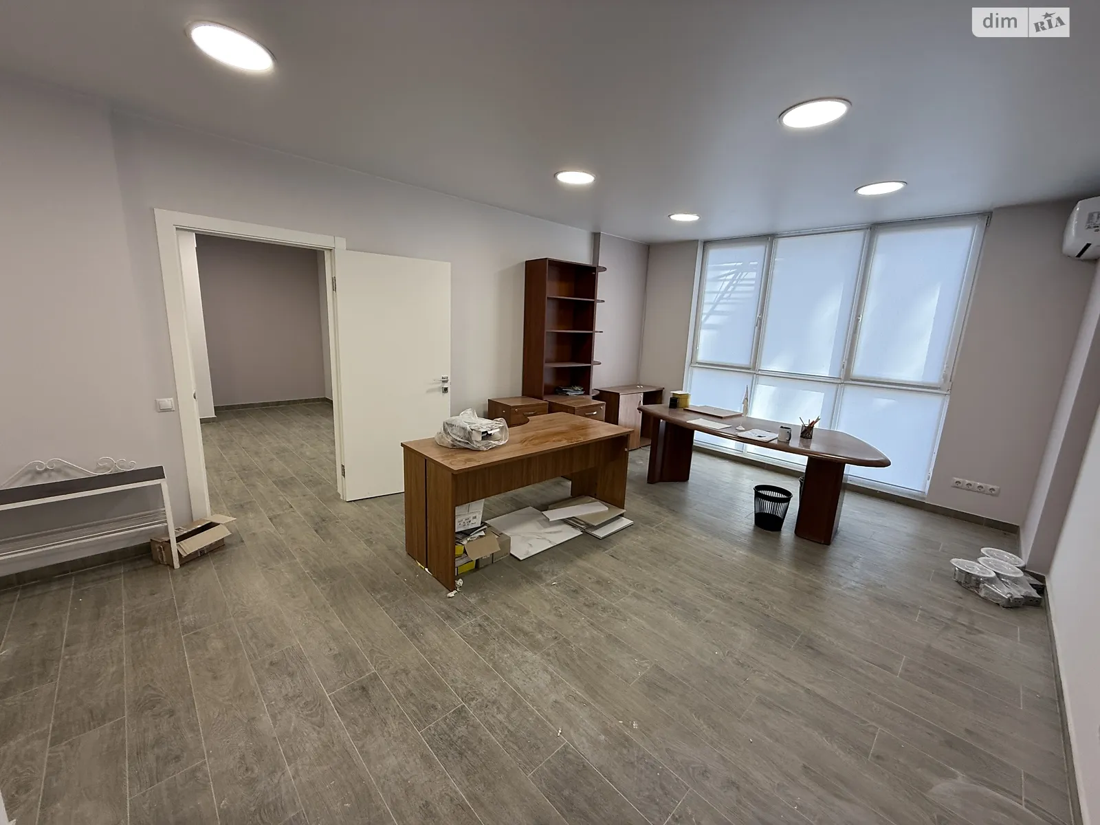 Сдается в аренду офис 30.3 кв. м в бизнес-центре, цена: 25000 грн - фото 1