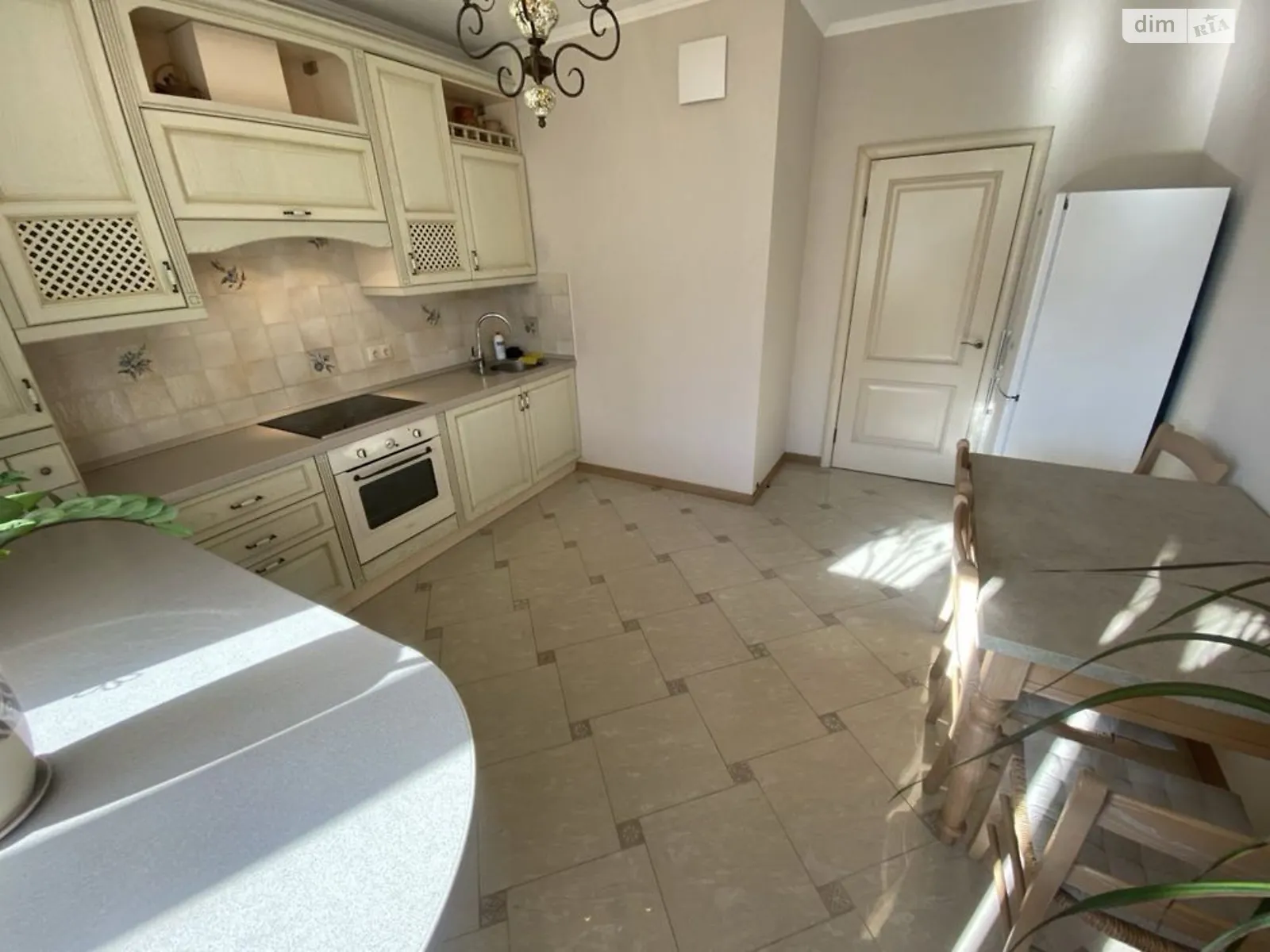 Продается 2-комнатная квартира 76 кв. м в Киеве - фото 1