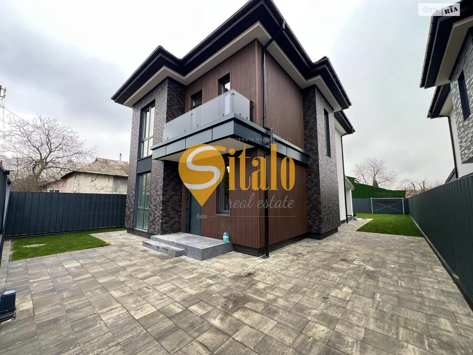 Продается дом на 3 этажа 150 кв. м с мебелью, цена: 215000 $ - фото 1