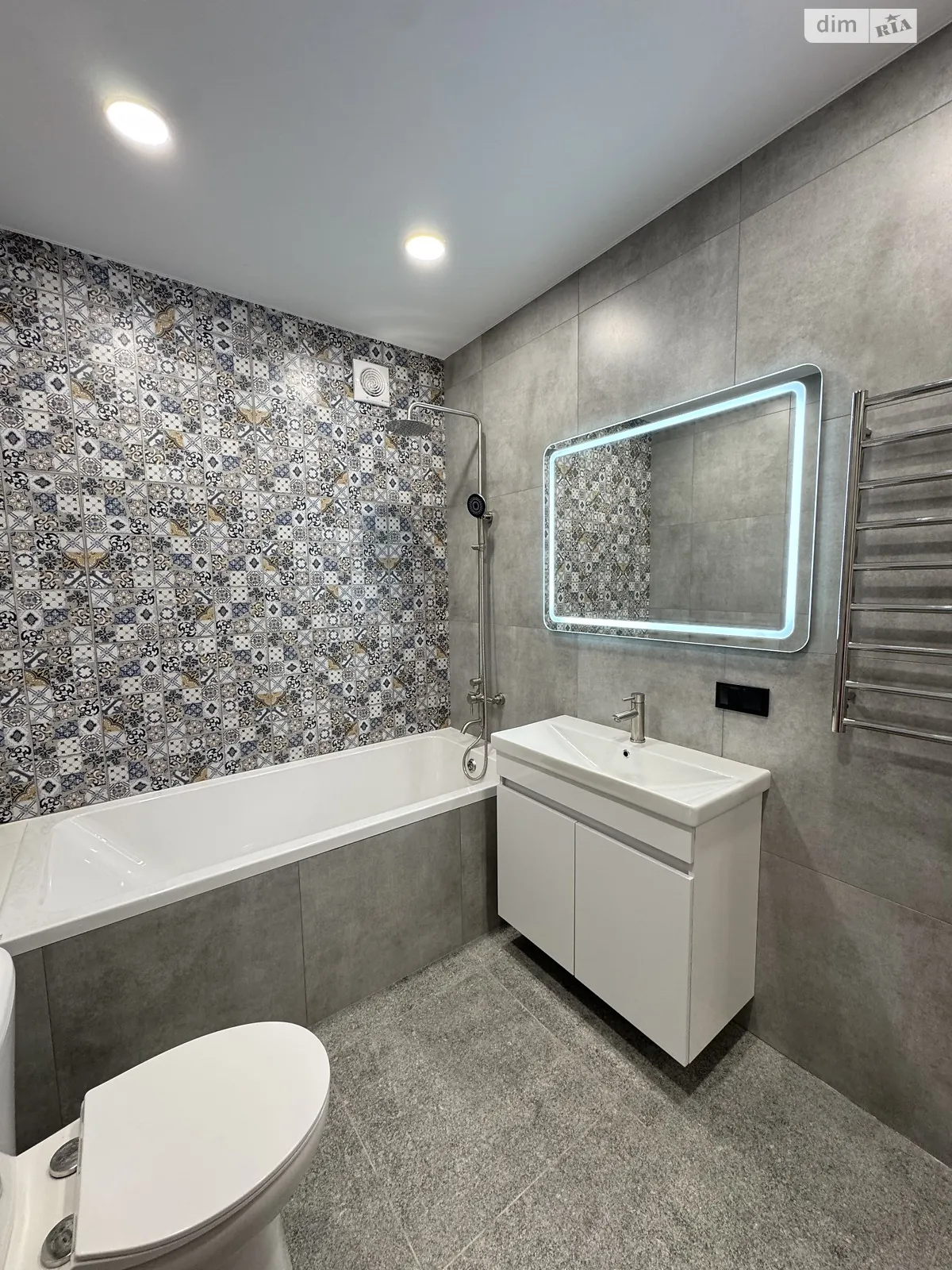 Продается 2-комнатная квартира 70 кв. м в Слобожанском, ул. Семейная, 5 - фото 1