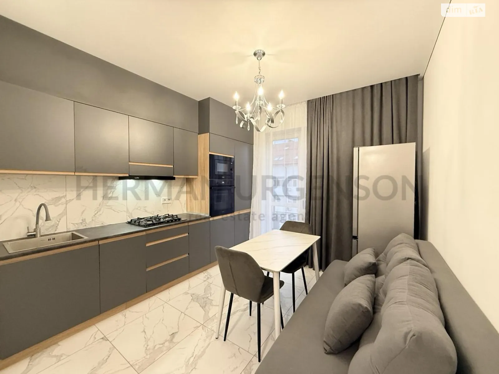 Продается 1-комнатная квартира 40 кв. м в Ужгороде, ул. Енковская - фото 1