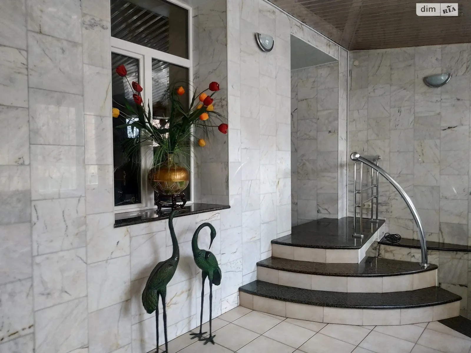 Сдается в аренду офис 90 кв. м в бизнес-центре, цена: 1000 $ - фото 1