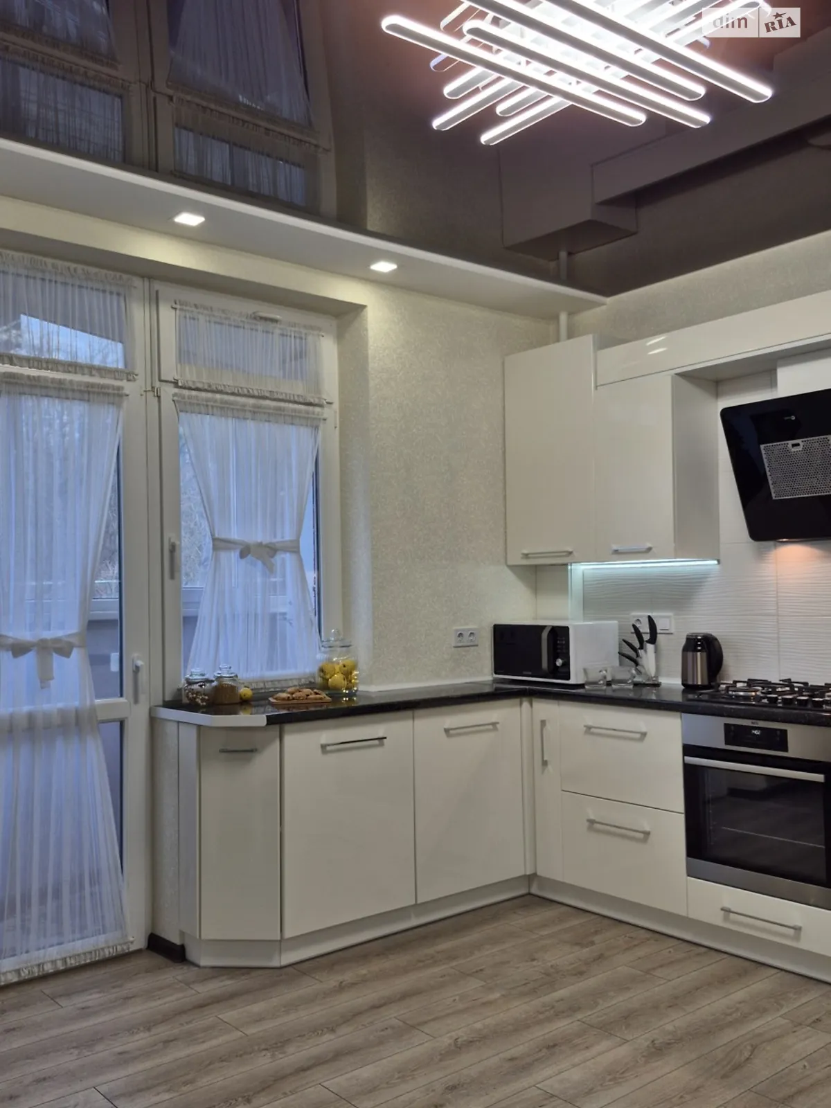 Сдается в аренду 2-комнатная квартира 90 кв. м в Львове, ул. Стуса Василия, 22А - фото 1