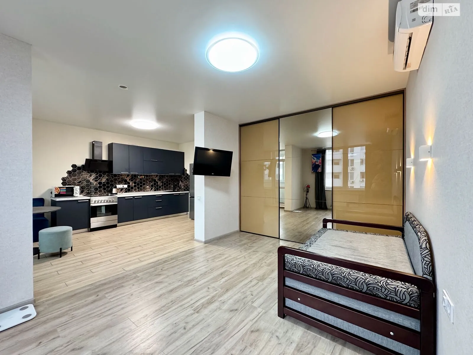 Продается 1-комнатная квартира 47.5 кв. м в Киеве, ул. Обуховская, 139 - фото 1