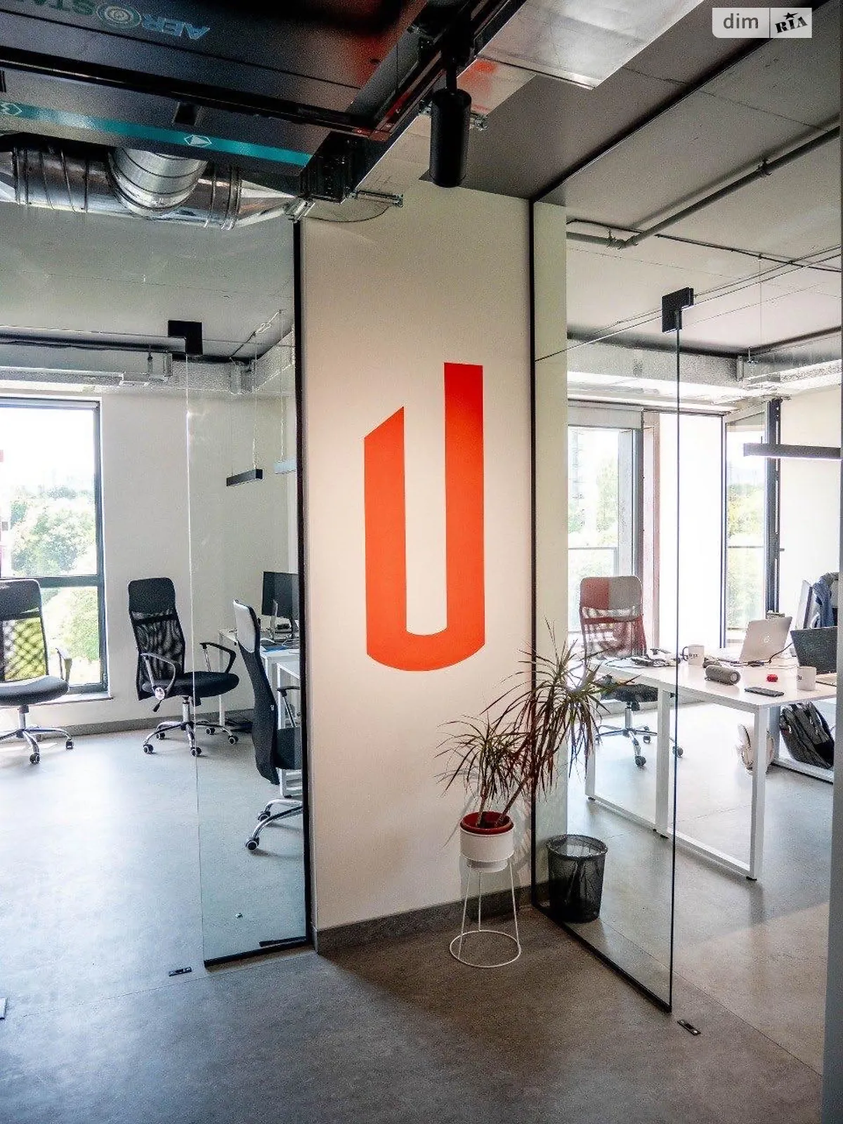 Сдается в аренду офис 167 кв. м в бизнес-центре, цена: 2000 $ - фото 1