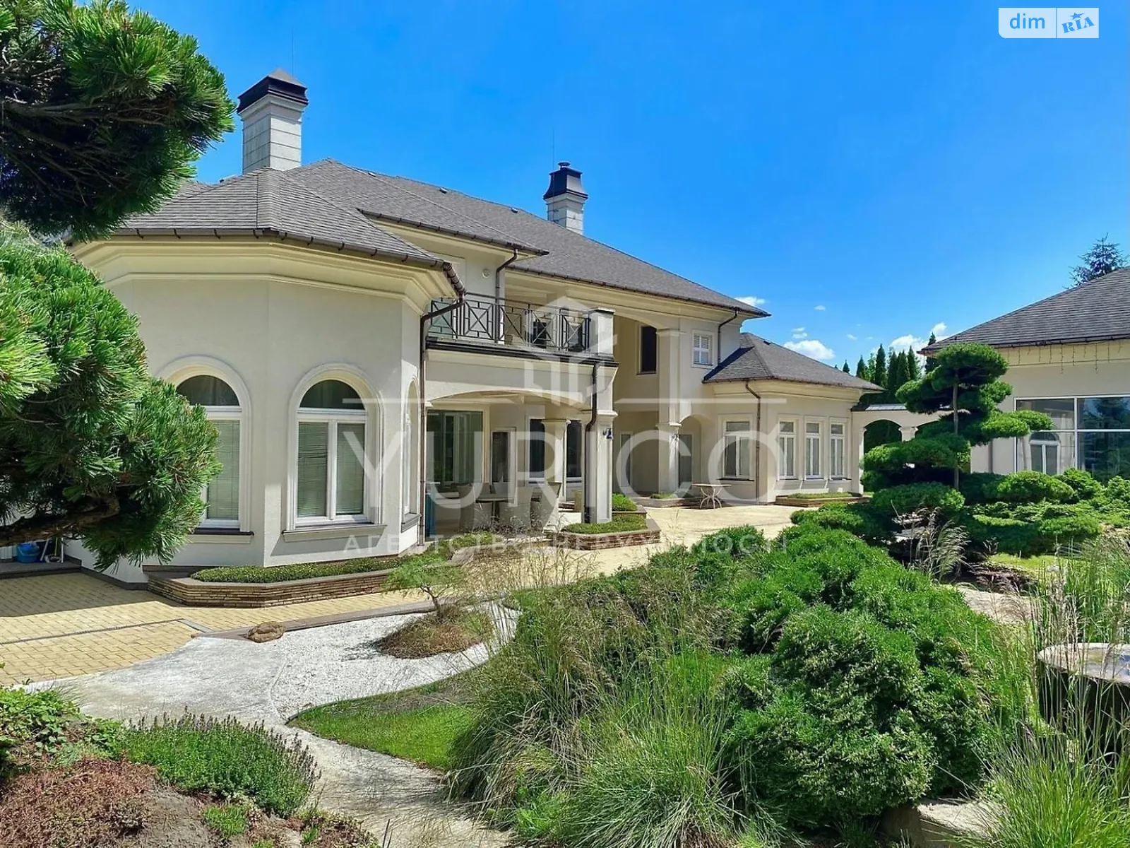 Сдается в аренду дом на 2 этажа 614.6 кв. м с участком, цена: 15000 $ - фото 1