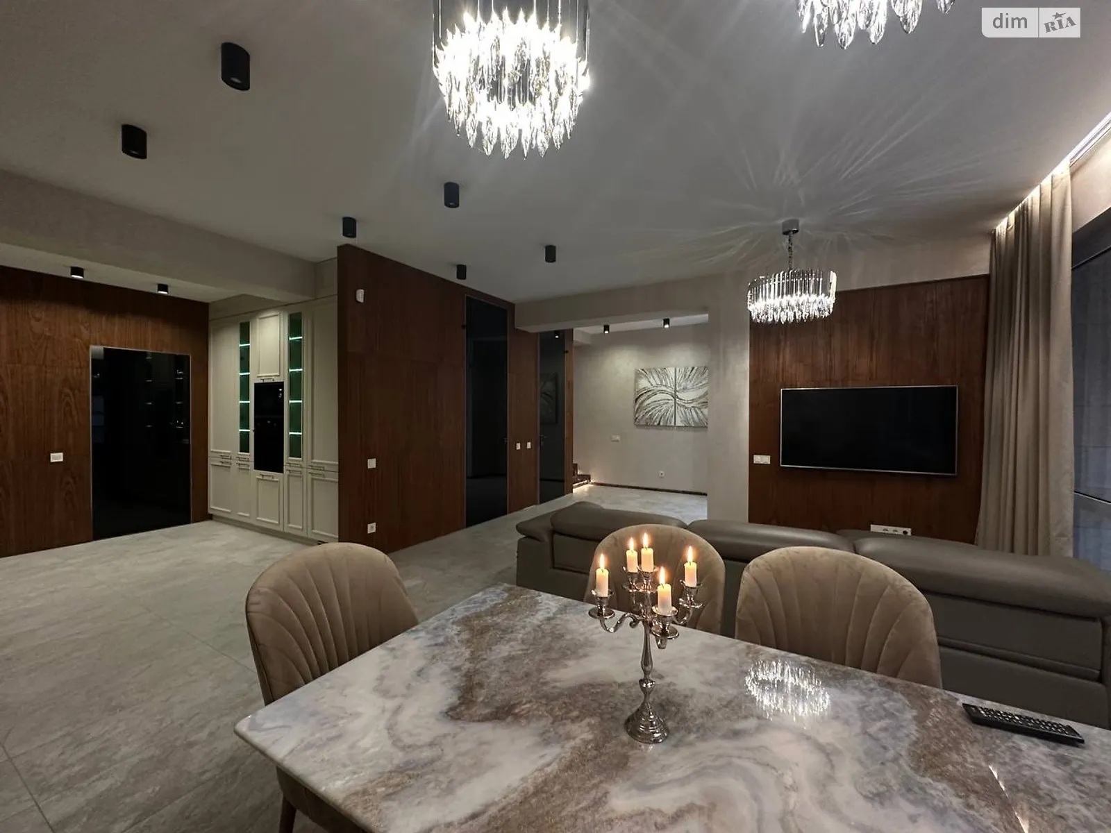 Сдается в аренду дом на 2 этажа 200 кв. м с верандой, цена: 4000 $ - фото 1