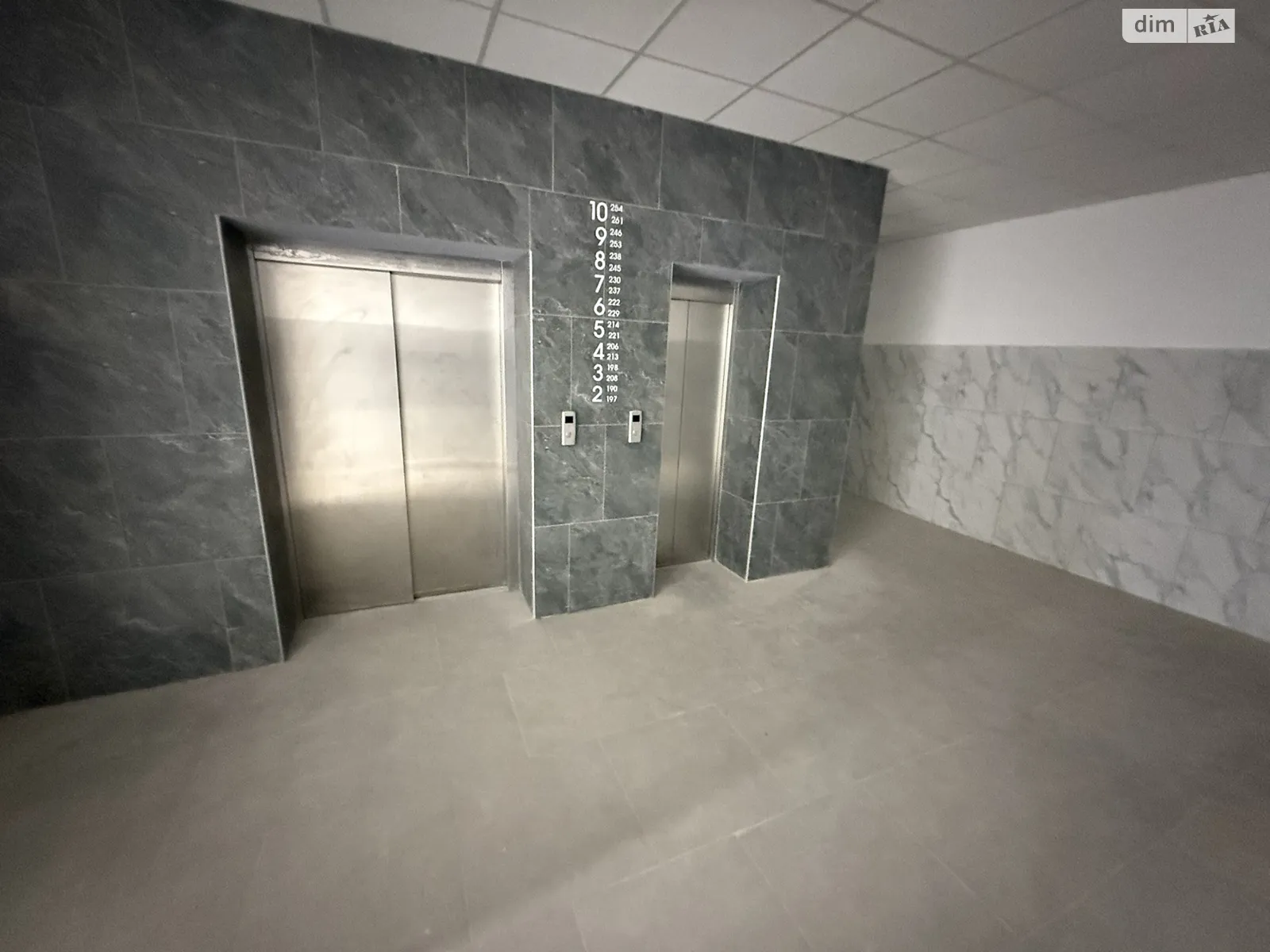 Продается 1-комнатная квартира 38 кв. м в Полтаве - фото 1