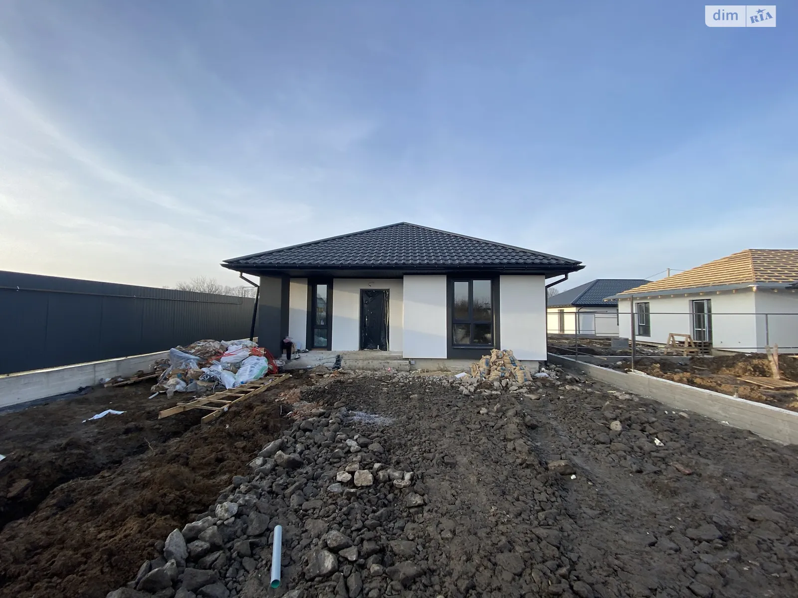 Продается одноэтажный дом 105 кв. м с подвалом, цена: 93000 $ - фото 1