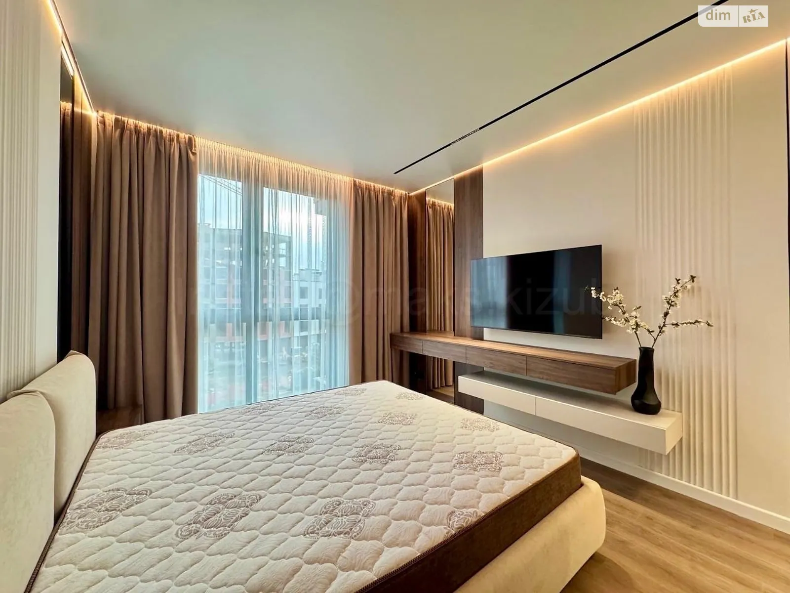 Продается 2-комнатная квартира 74 кв. м в Ужгороде, цена: 205000 $ - фото 1