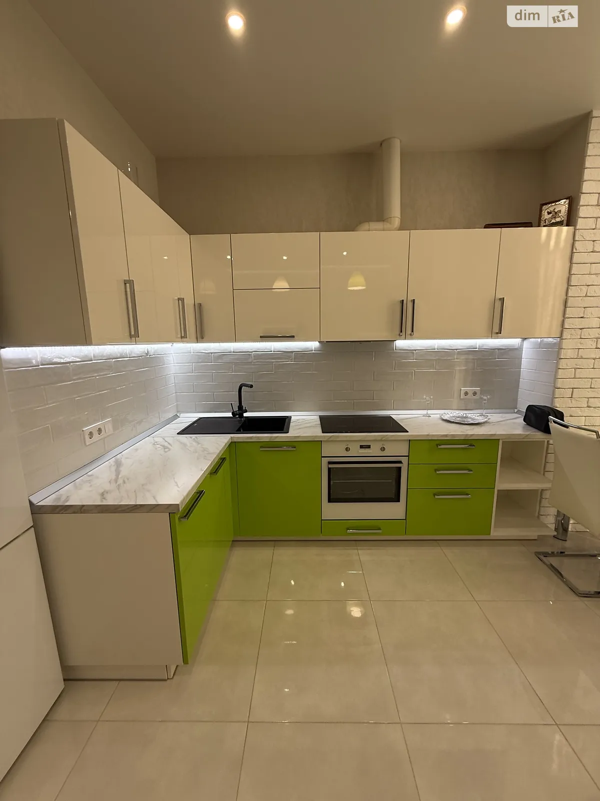 Продается 2-комнатная квартира 69 кв. м в Одессе, ул. Жемчужная, 4 - фото 1