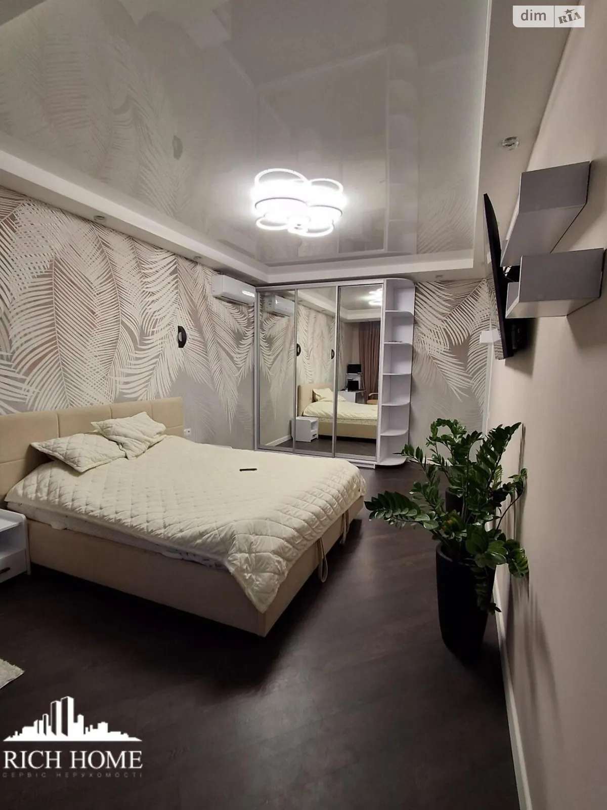 Продается 2-комнатная квартира 70 кв. м в Гостомеле, ул. Охотничья, 24 - фото 1