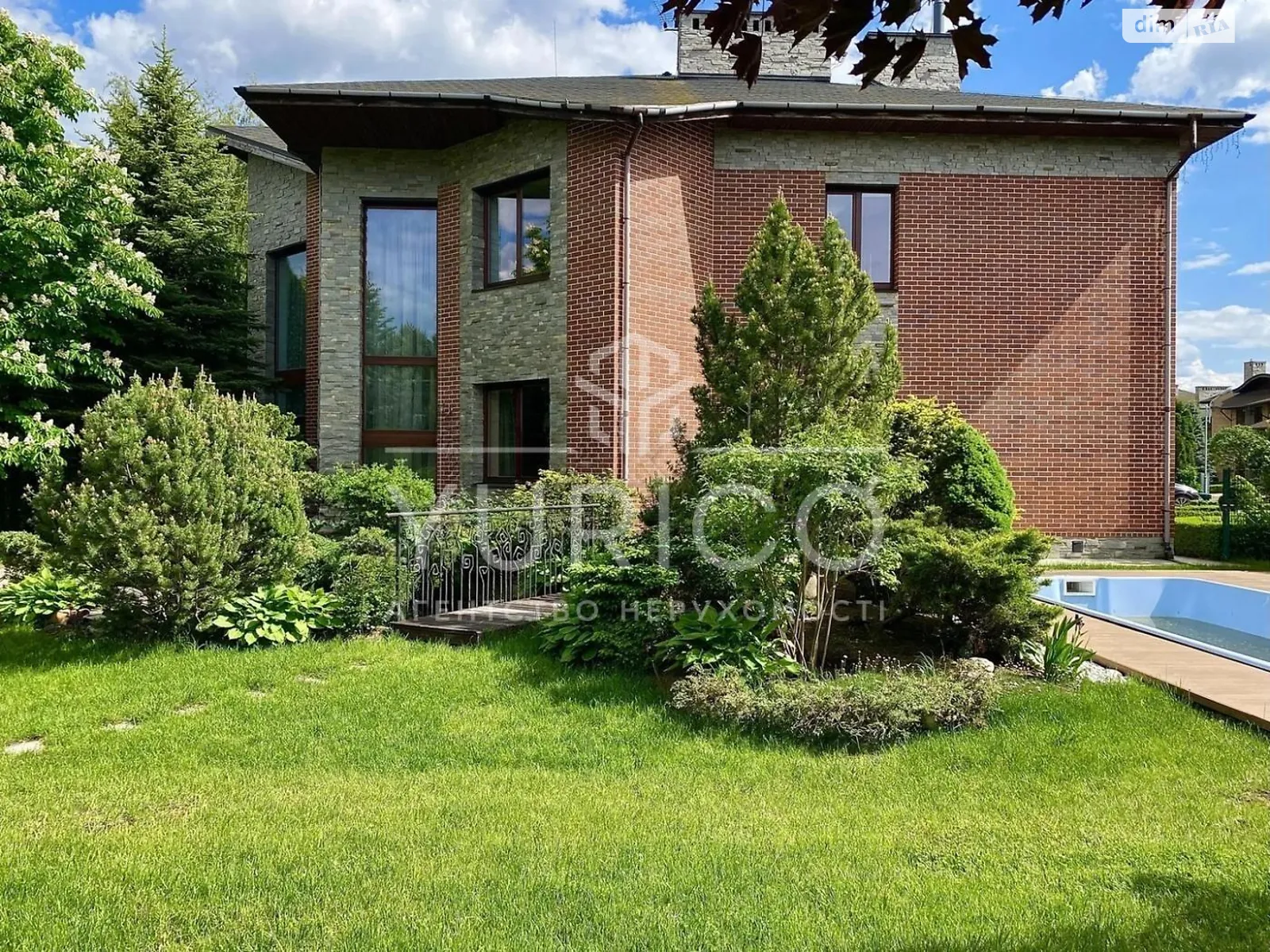 Продается дом на 2 этажа 436.8 кв. м с садом, цена: 670000 $ - фото 1