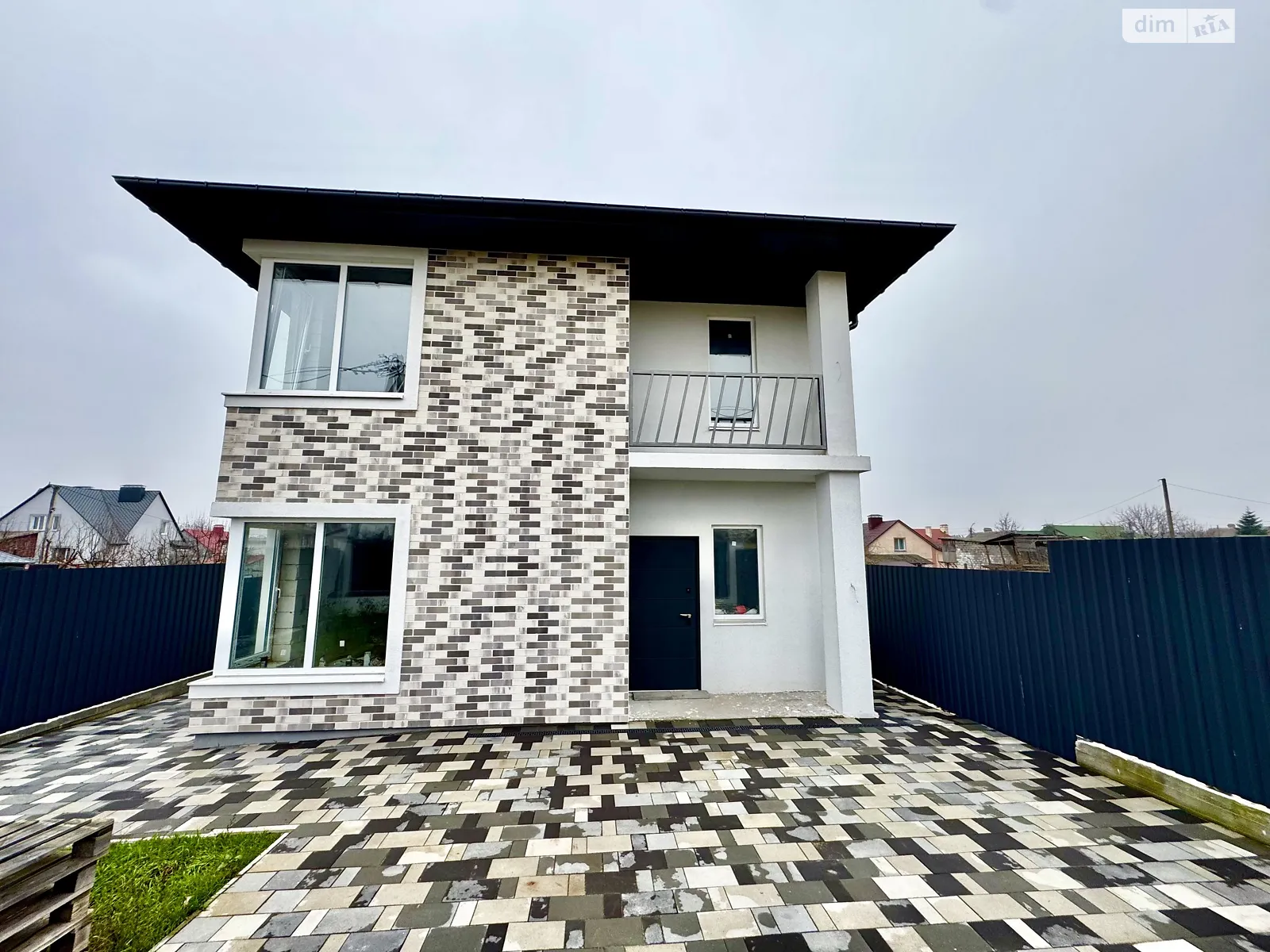 Продается дом на 2 этажа 130 кв. м с мансардой, цена: 104000 $ - фото 1